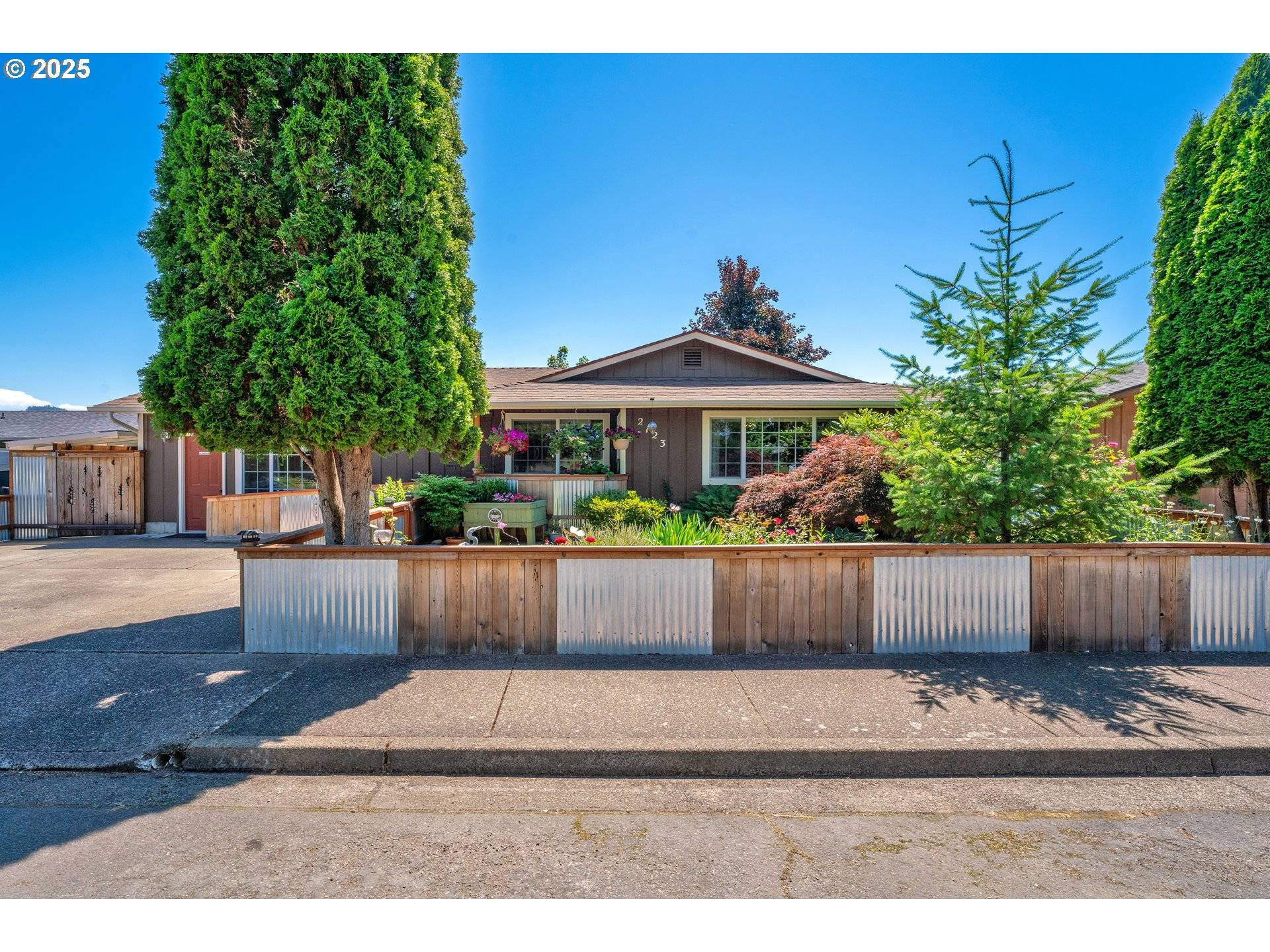 Cottage Grove, OR 97424,2123 CARVER ST