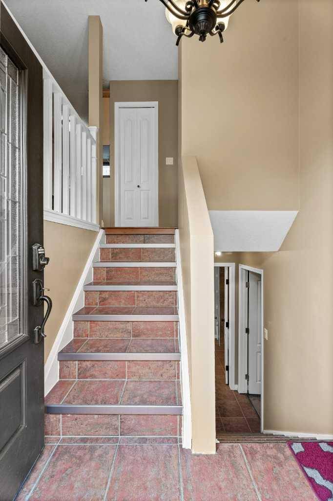 Calgary, AB T3A 4H7,6 Edgeburn PL NW
