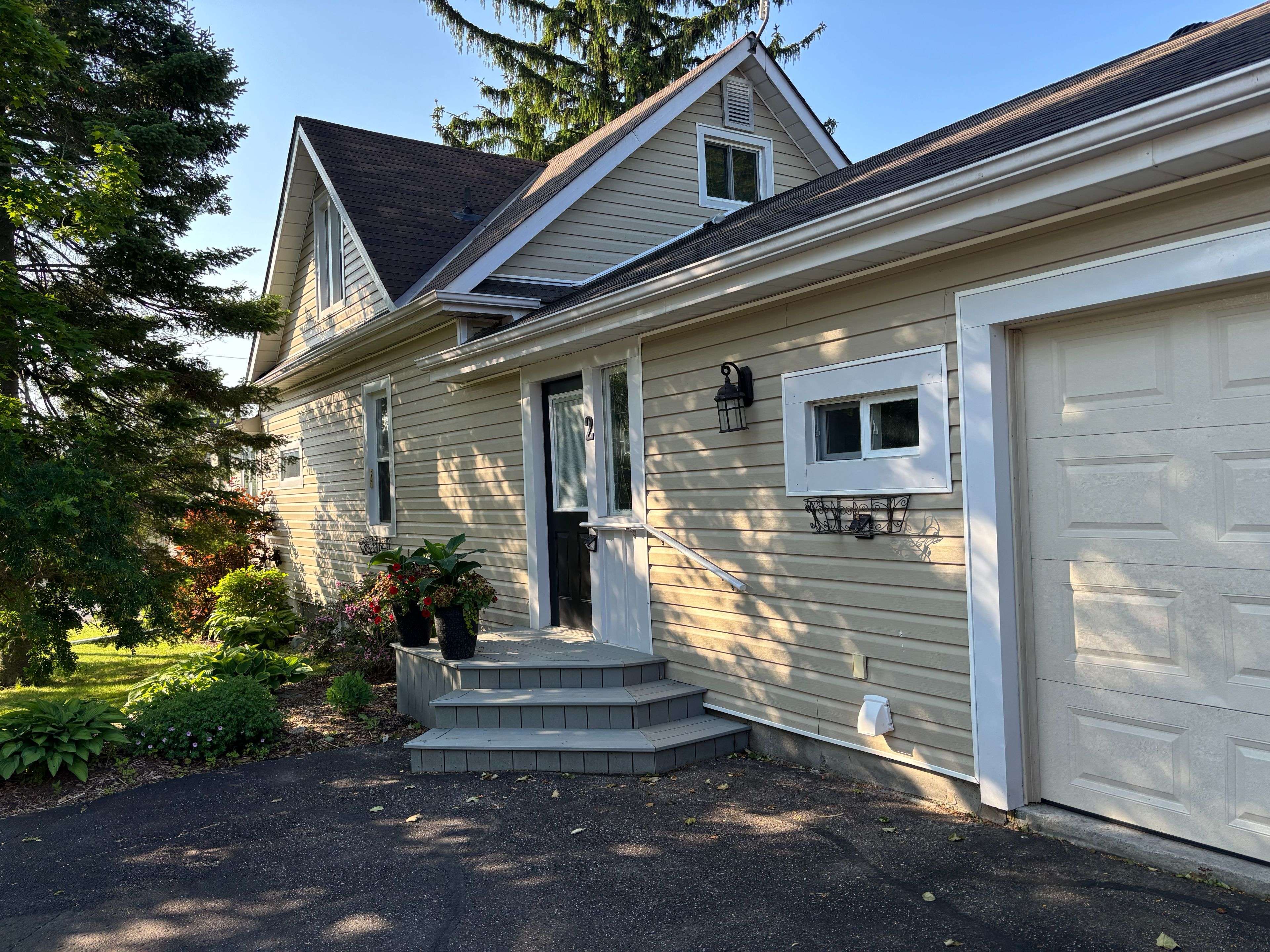 Scugog, ON L0C 1G0,2 Henrietta ST