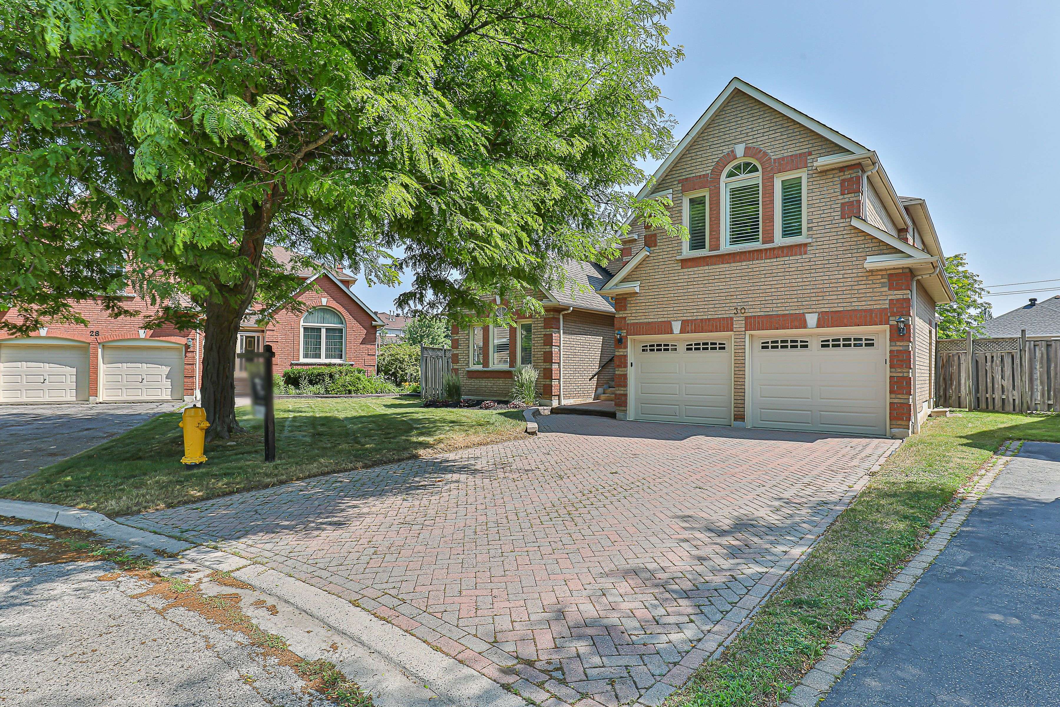 Whitby, ON L1R 2B9,30 WIGSTON CT