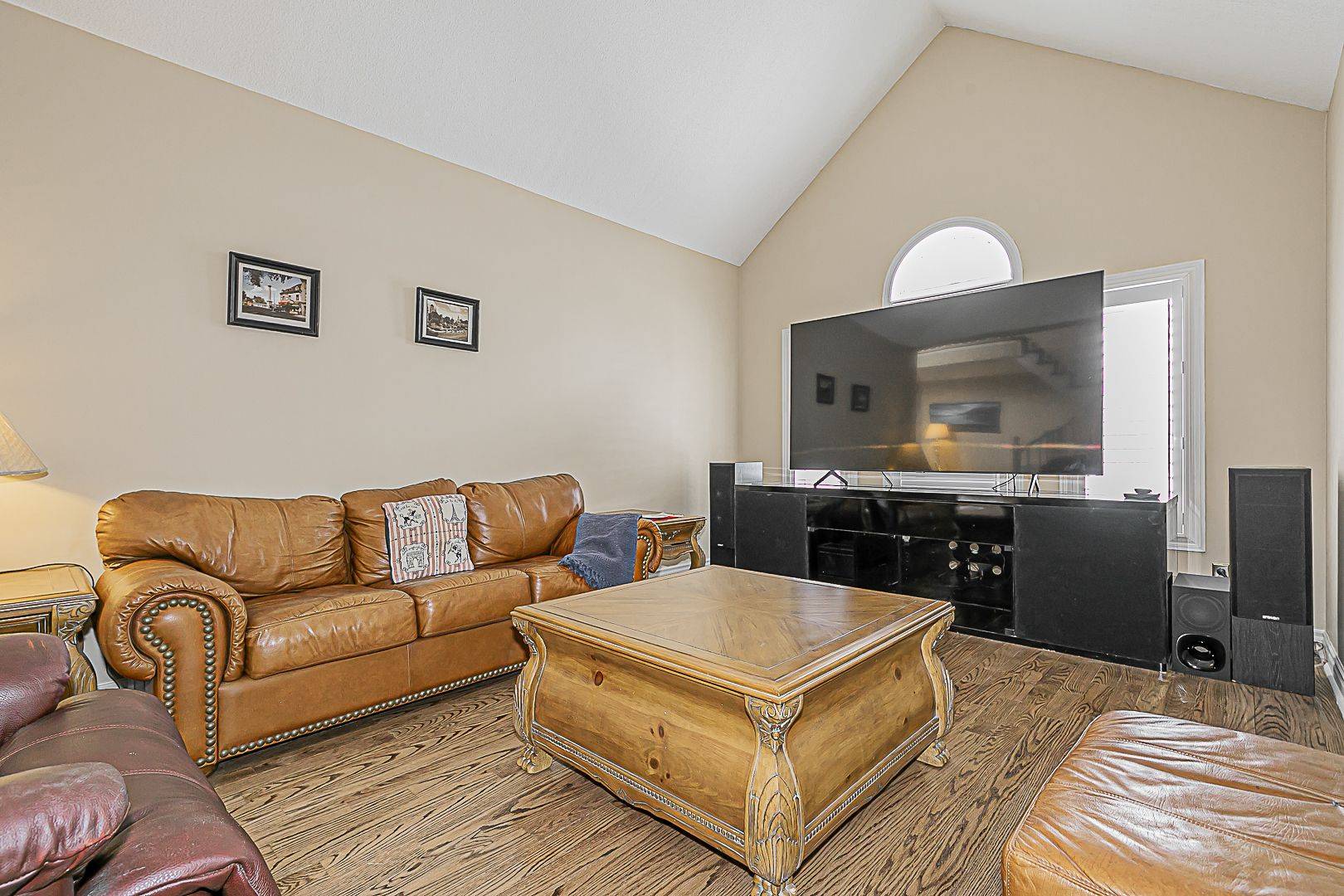 Whitby, ON L1R 2B9,30 WIGSTON CT