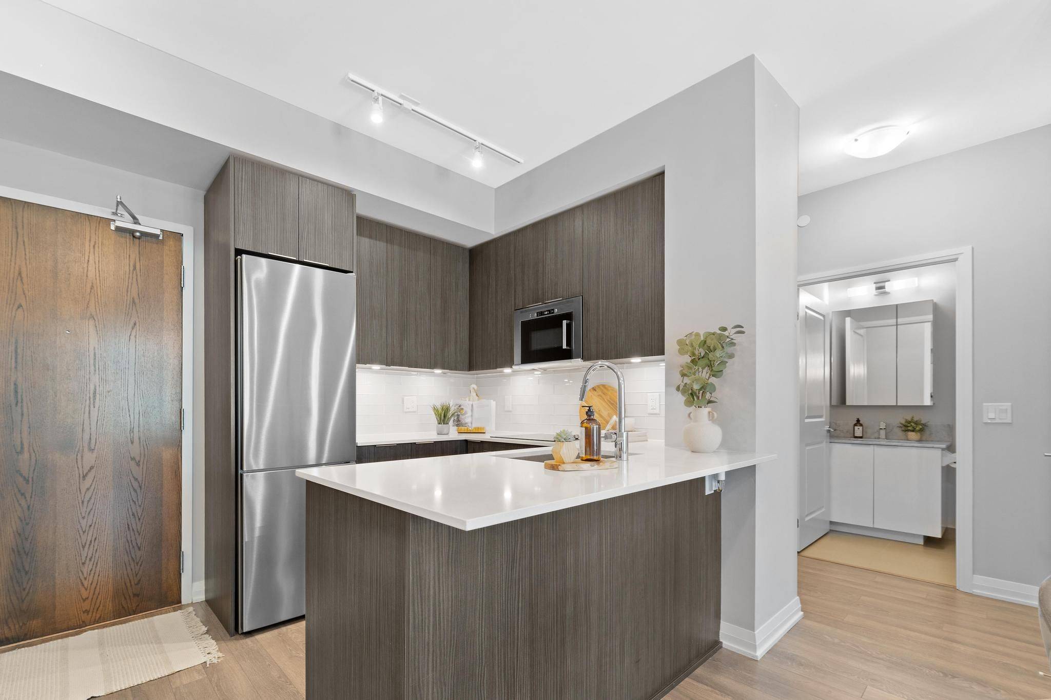 Vaughan, ON L6A 5A7,99 Eagle Rock WAY #627