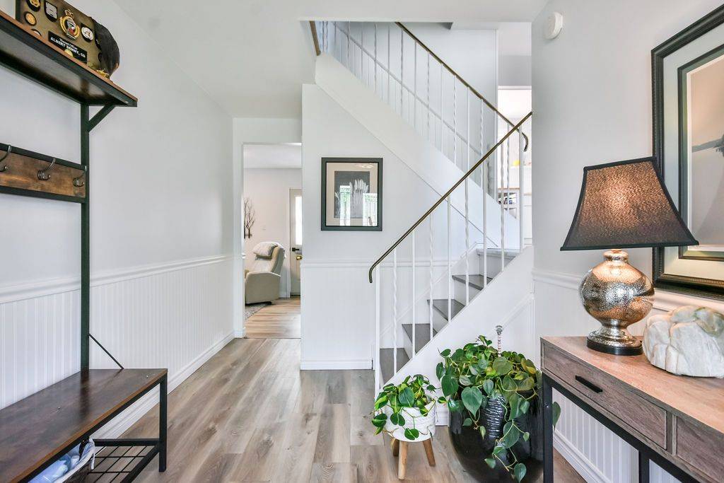 Essa, ON L0M 1B0,14 LARKDALE CRES