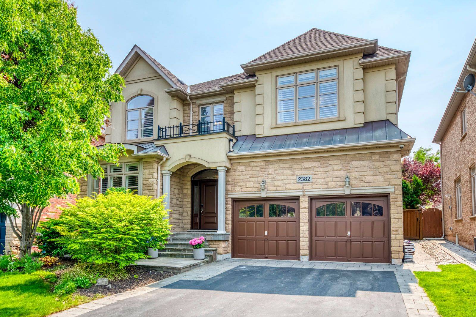 2382 Robmar DR, Oakville, ON L6H 0B2