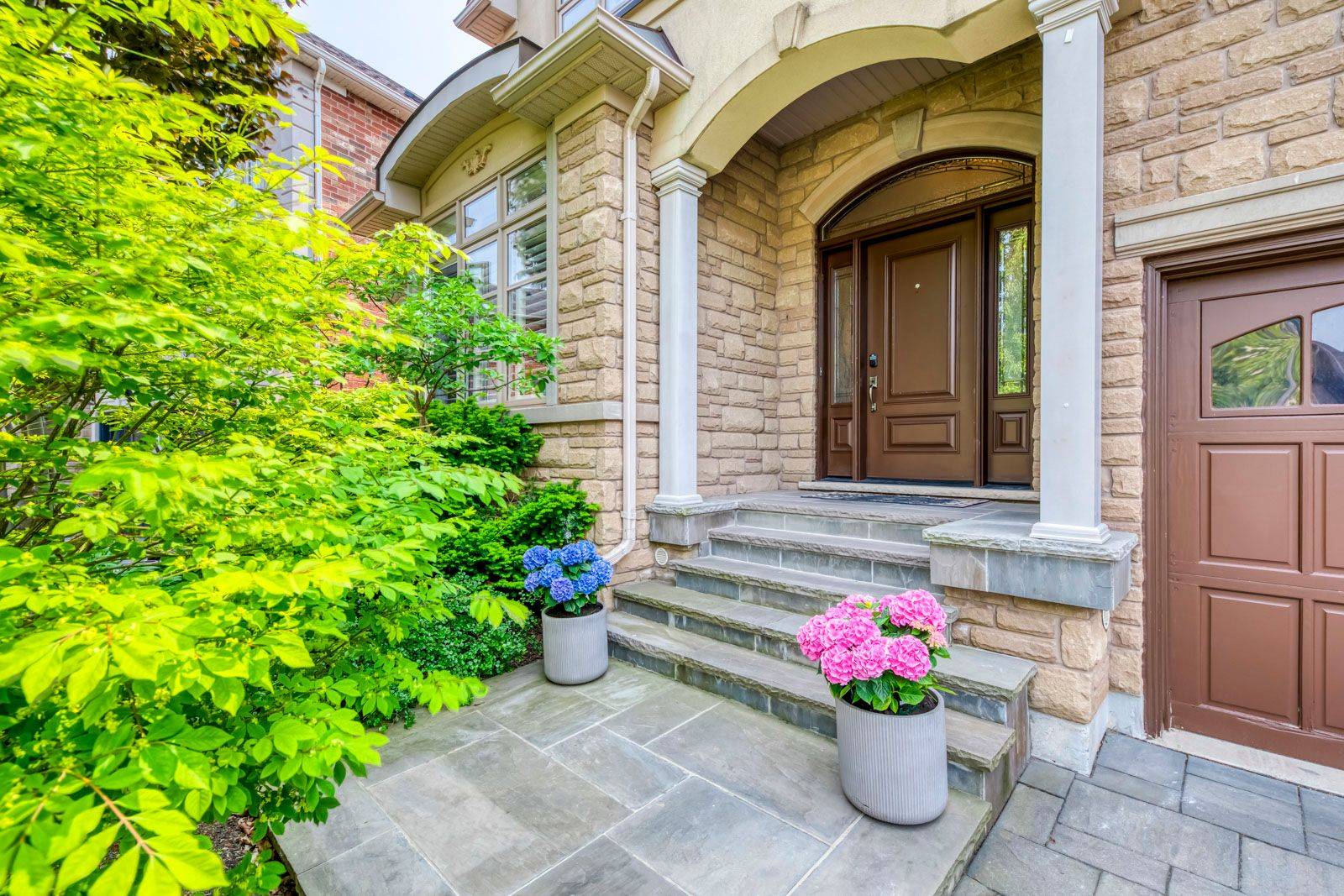 2382 Robmar DR, Oakville, ON L6H 0B2