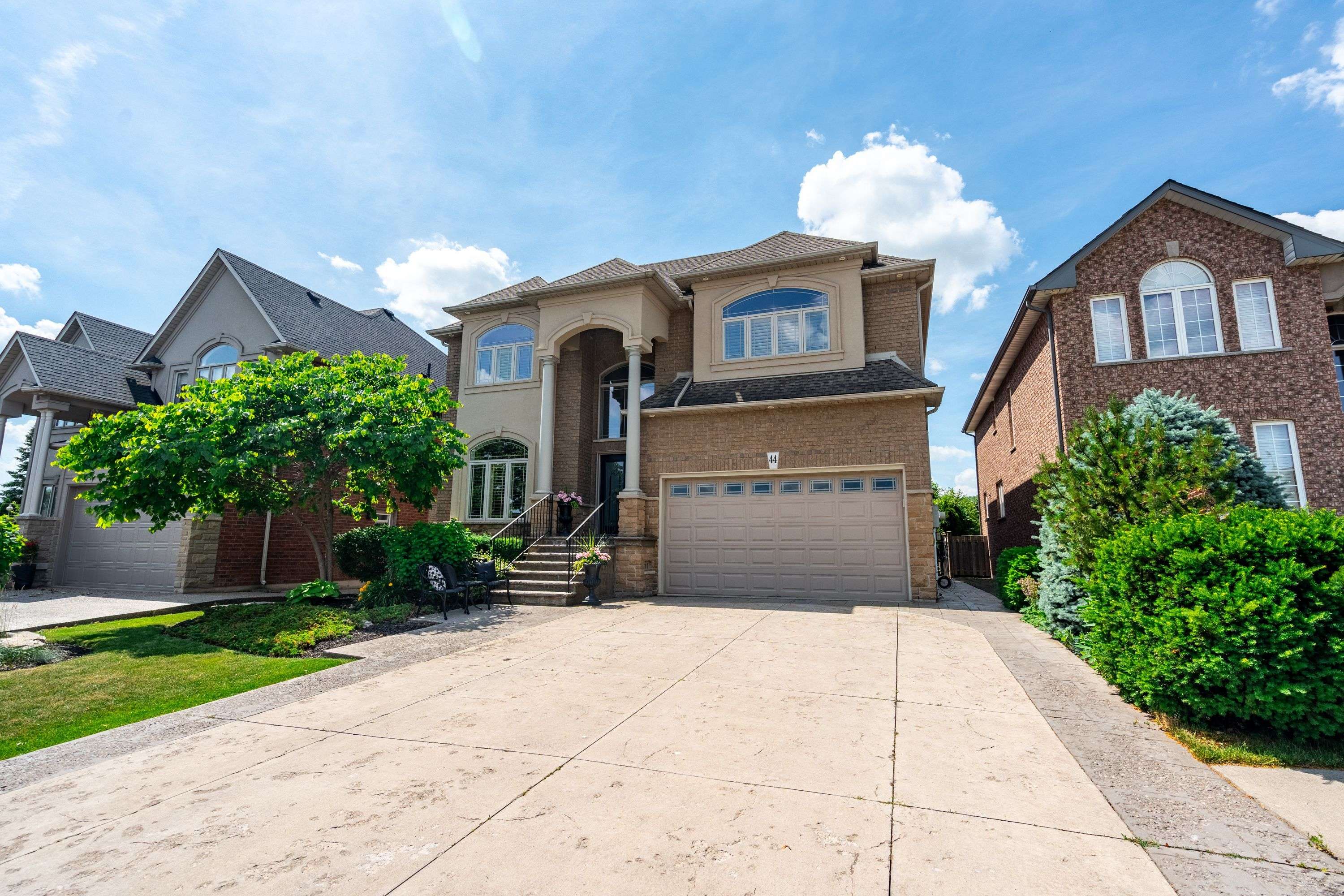 Hamilton, ON L8E 5L2,44 Parkmanor DR