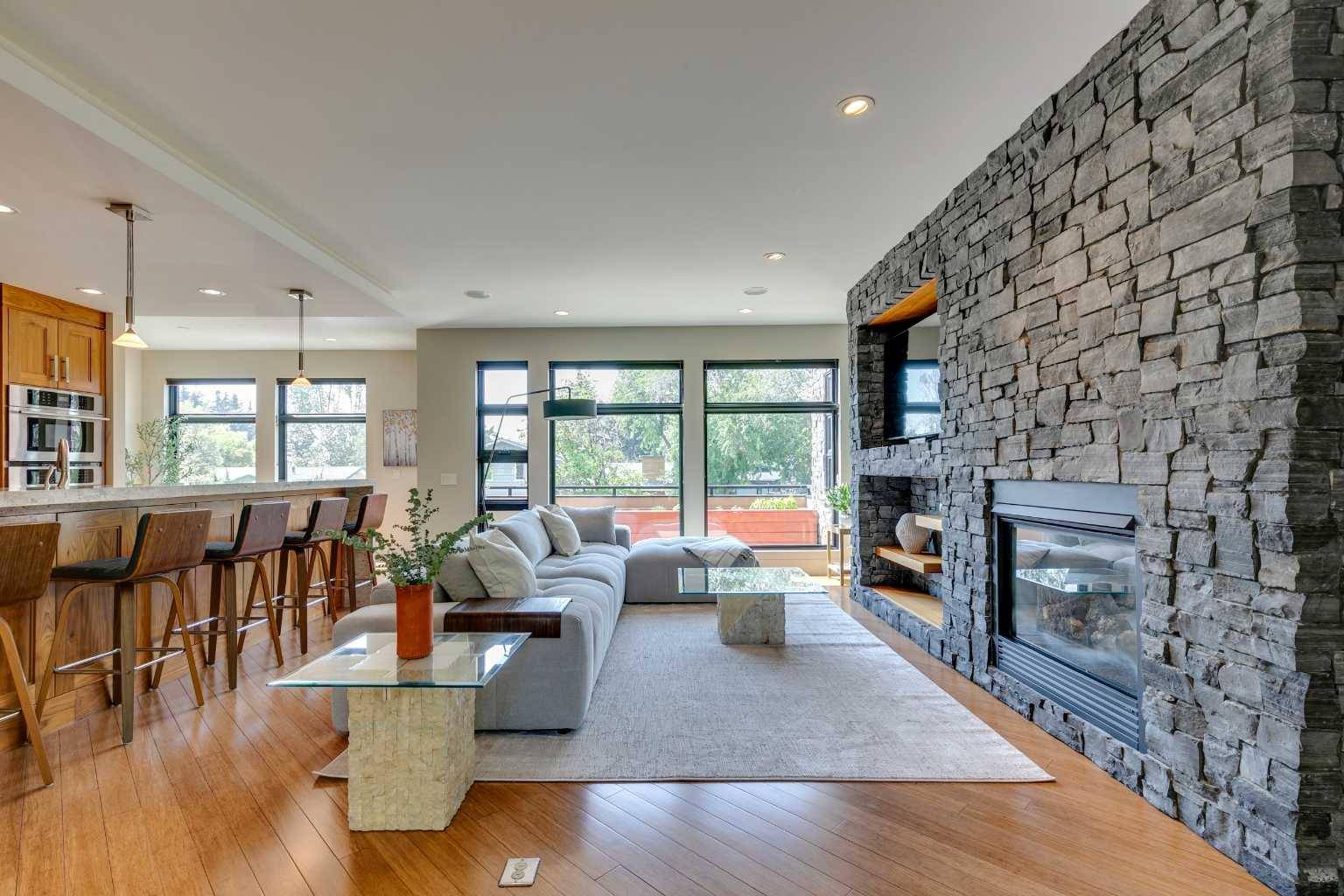 Calgary, AB T2L 1W2,5448 Bannerman DR NW