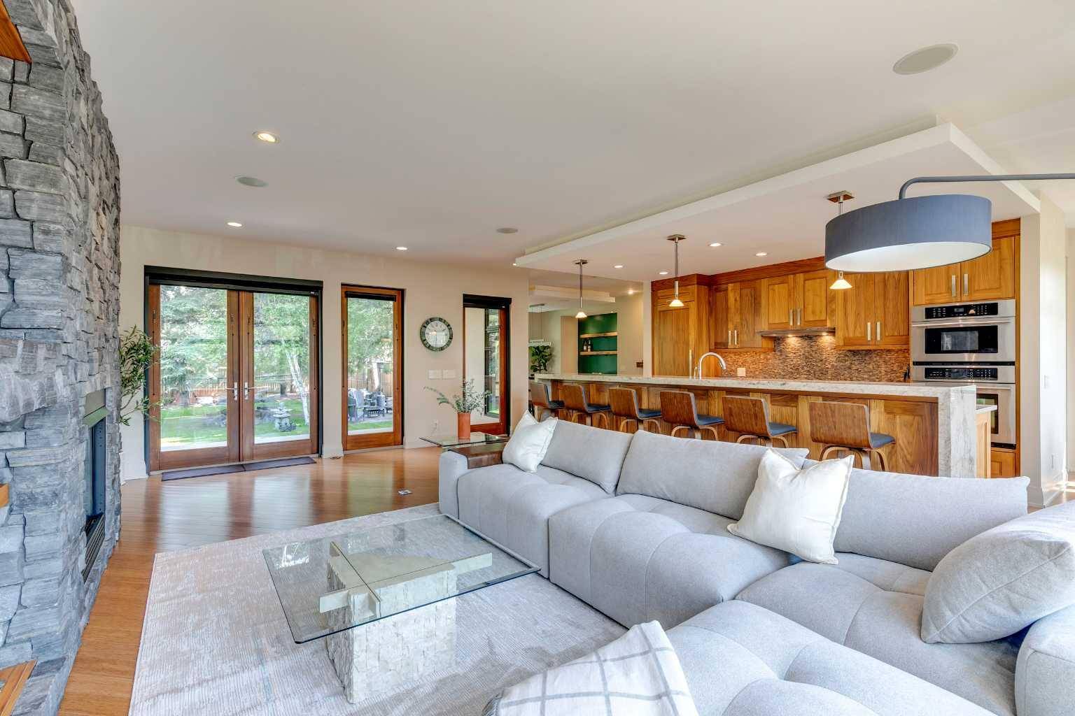 Calgary, AB T2L 1W2,5448 Bannerman DR NW
