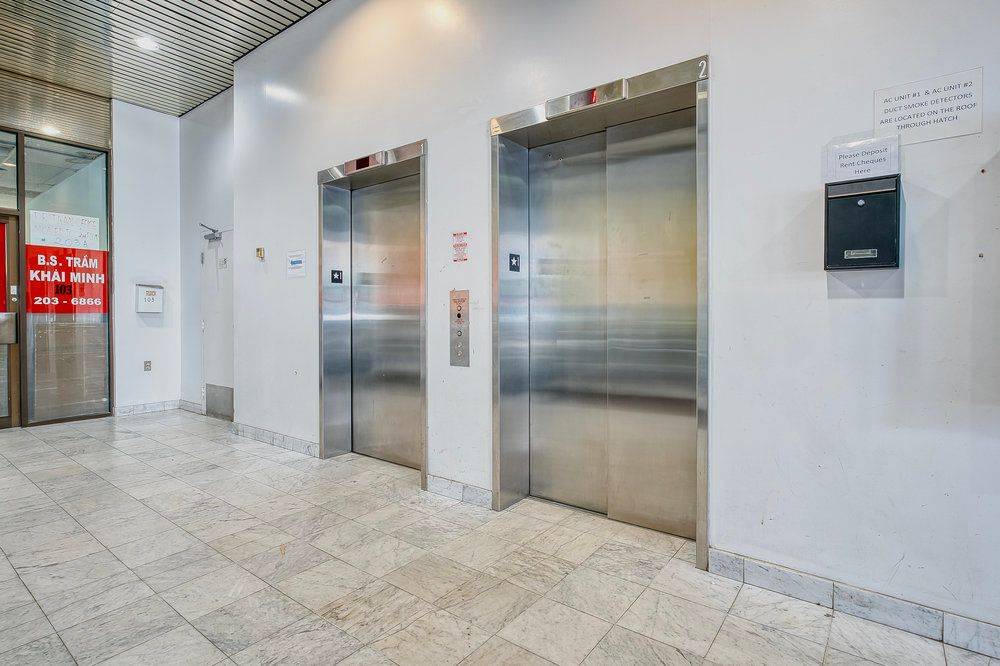 Toronto C01, ON M5T 2E7,302 Spadina AVE #203B