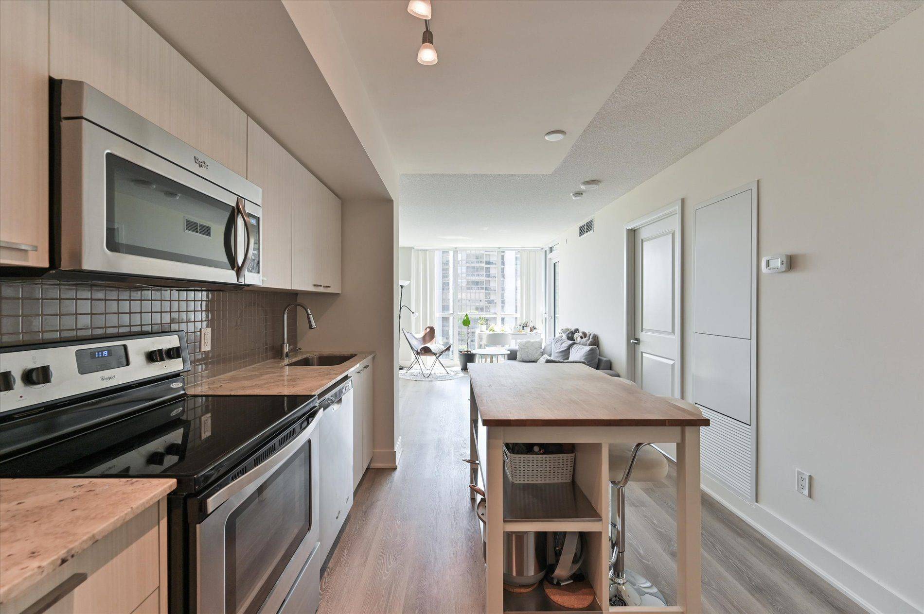 Toronto C14, ON M2N 6Y2,88 Sheppard AVE E #811