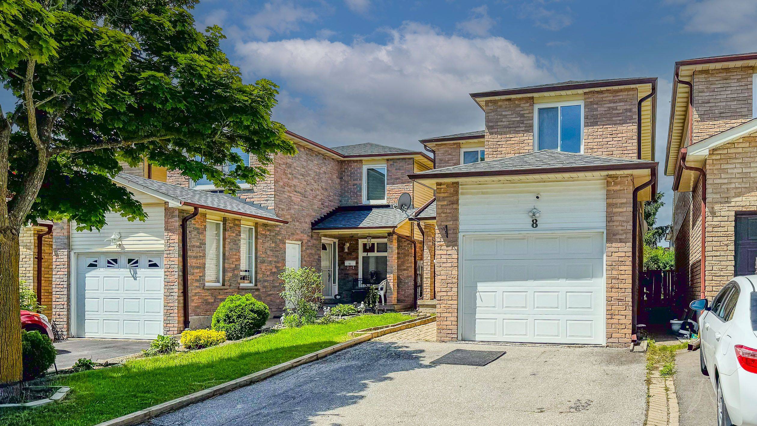 Richmond Hill, ON L4C 5R8,8 Greenbelt CRES