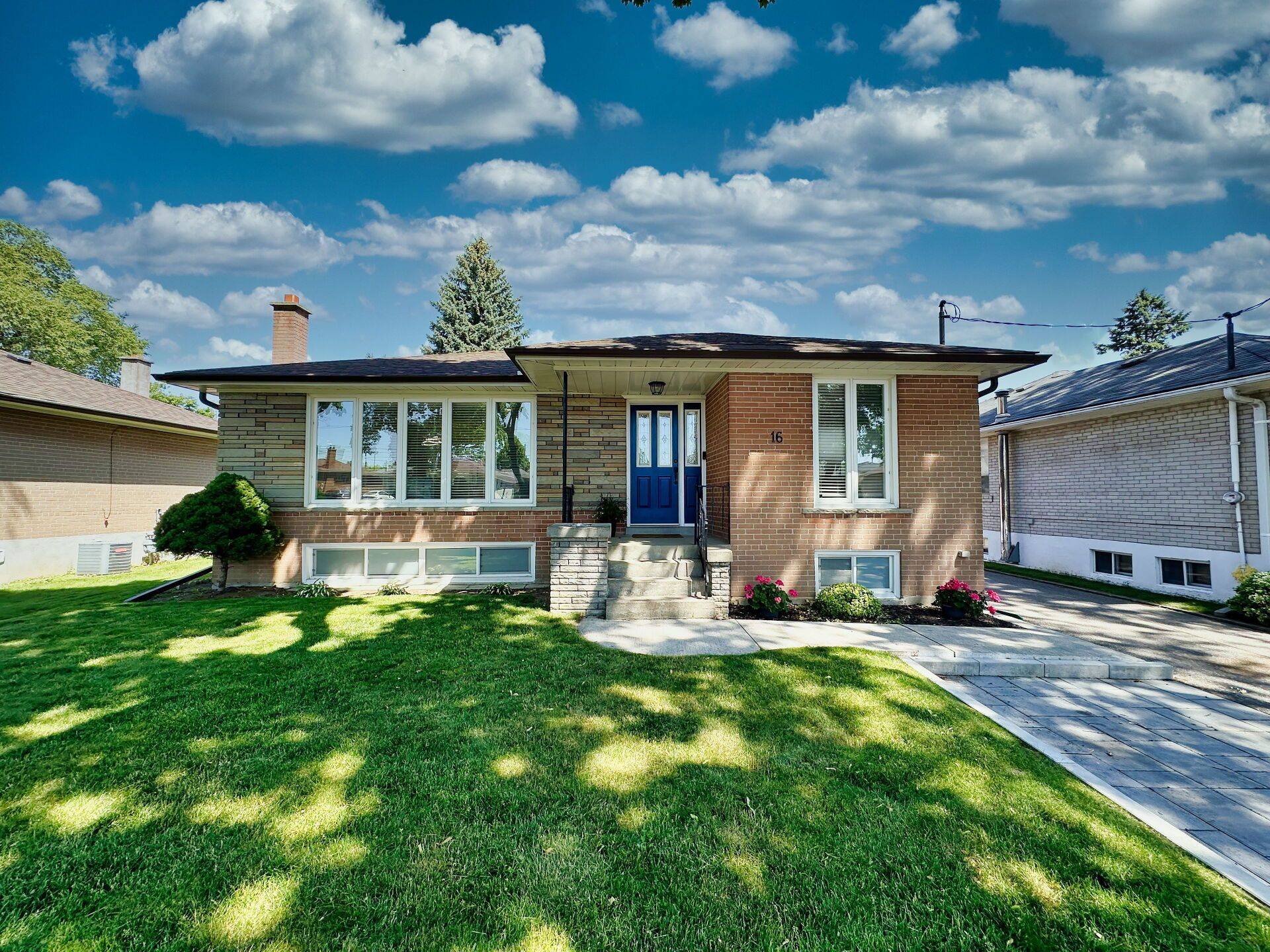 Toronto W09, ON M9P 1P5,16 Pagebrook DR