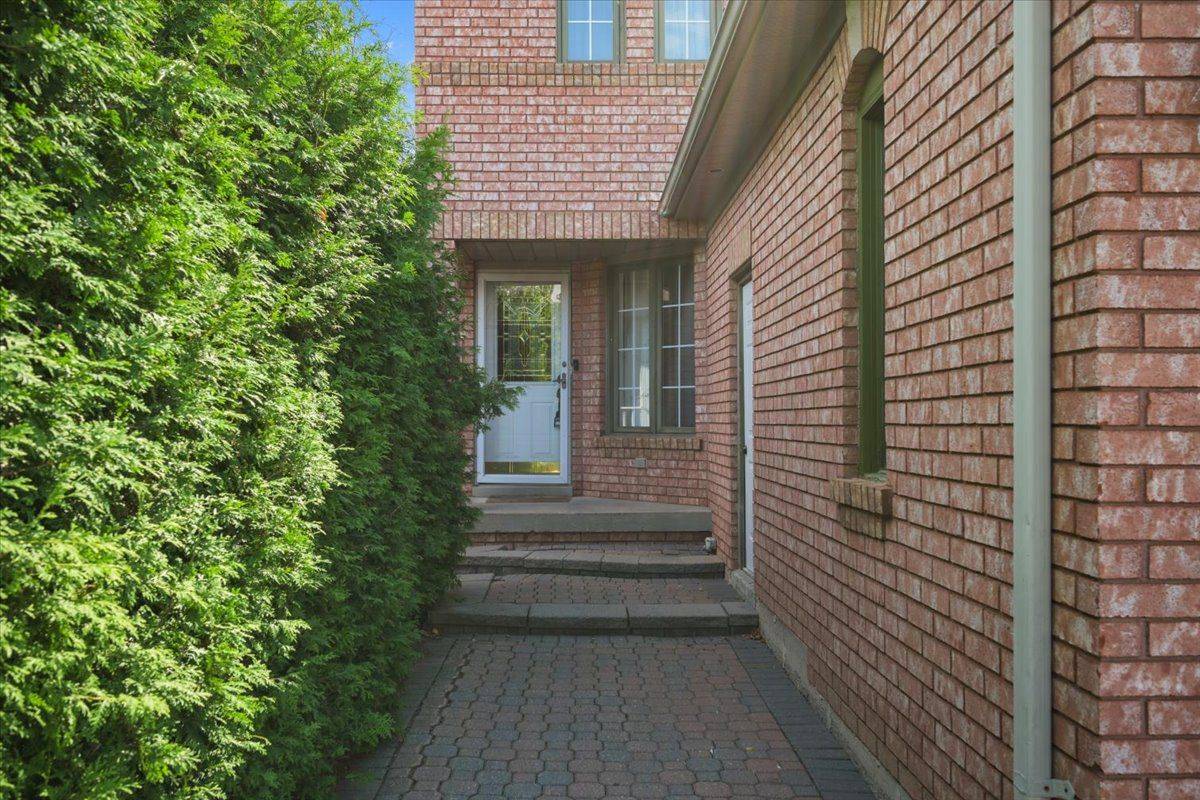 Mississauga, ON L5N 6T1,6911 Bansbridge CRES
