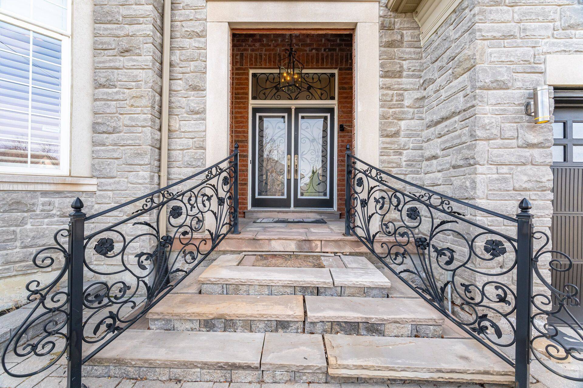Brampton, ON L6P 3B4,16 Adastra PL
