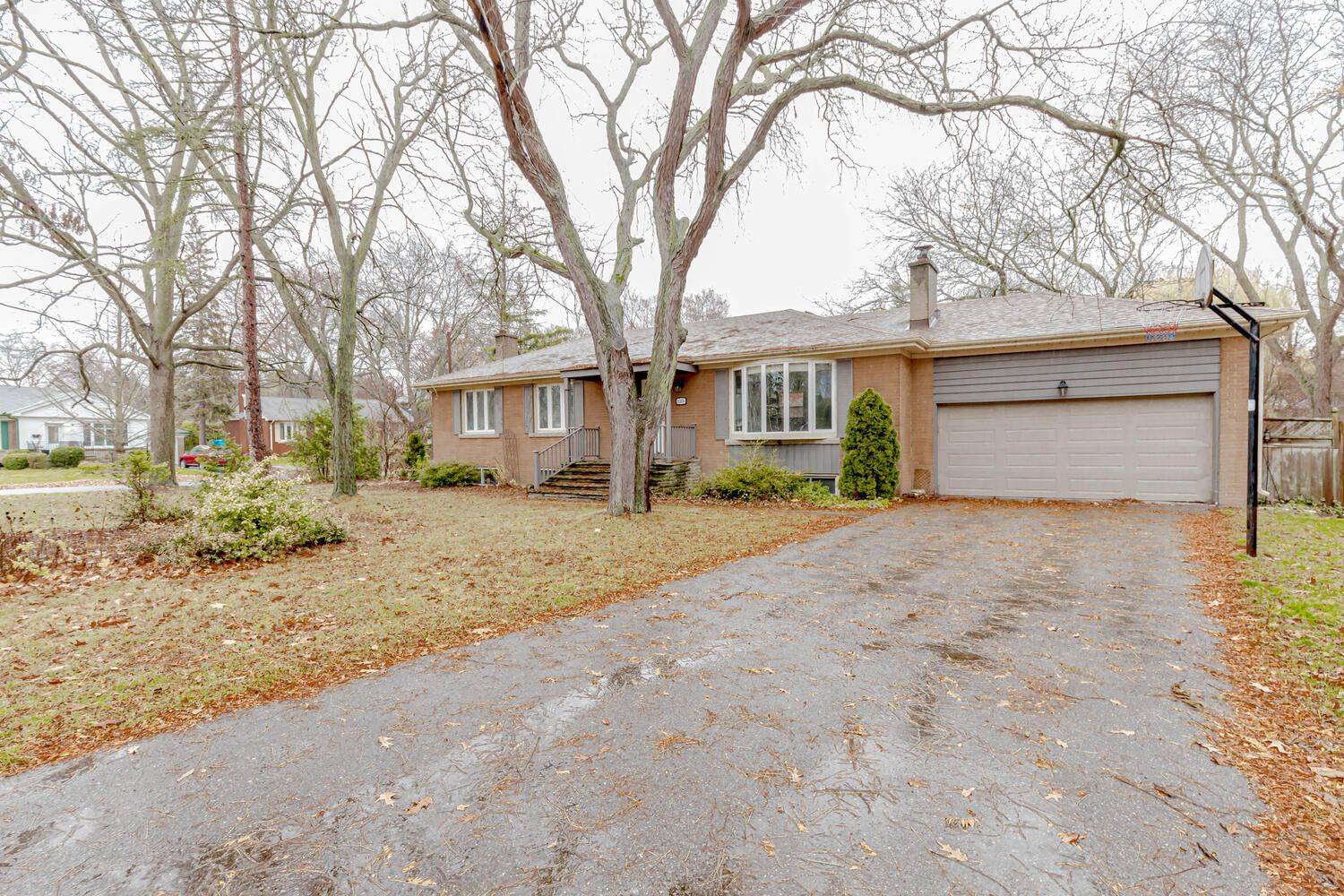 Mississauga, ON L5H 3J7,1259 Twin Oaks Dell DR