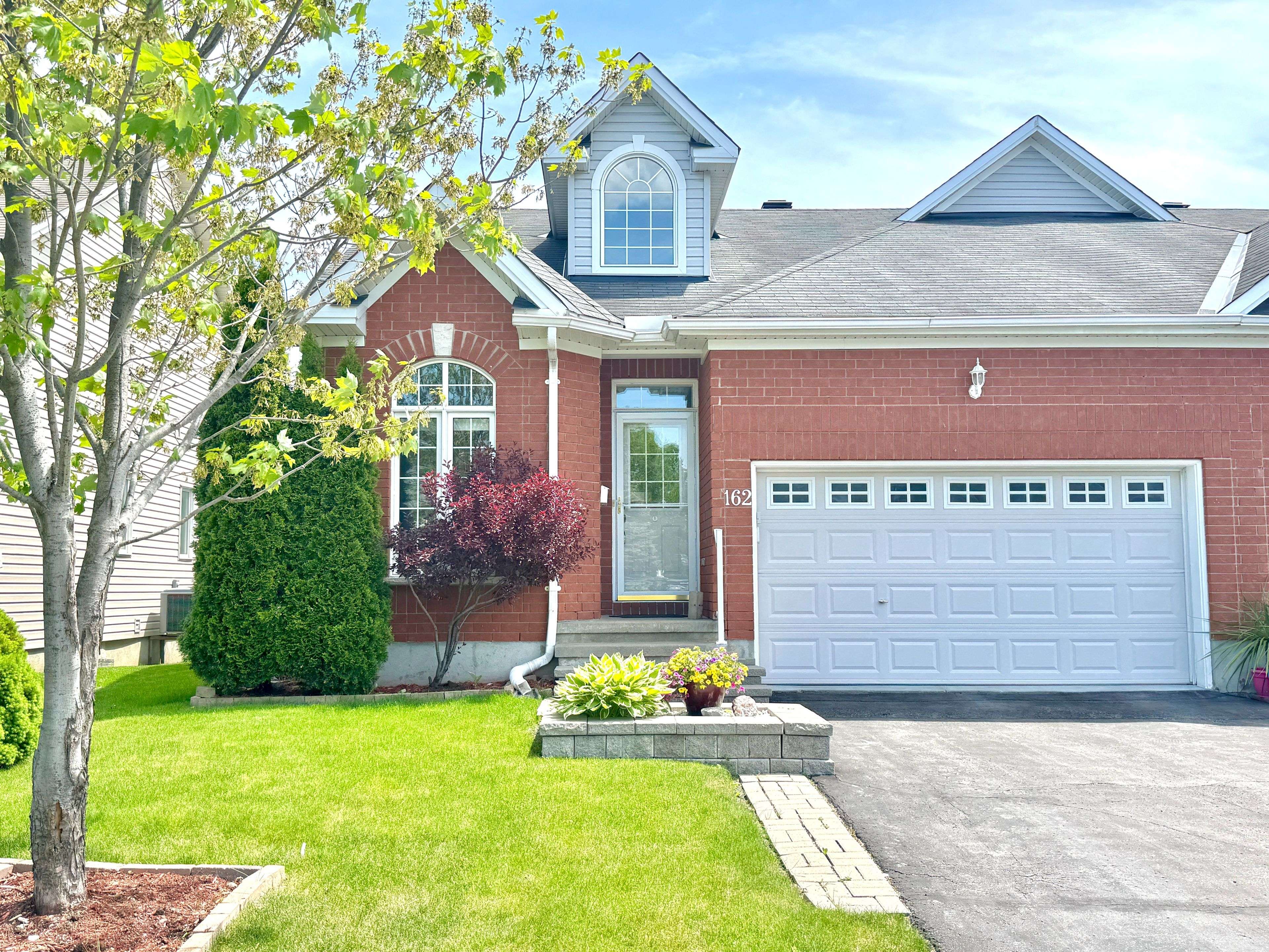 Stittsville - Munster - Richmond, ON K2S 2H4,162 Hartsmere DR