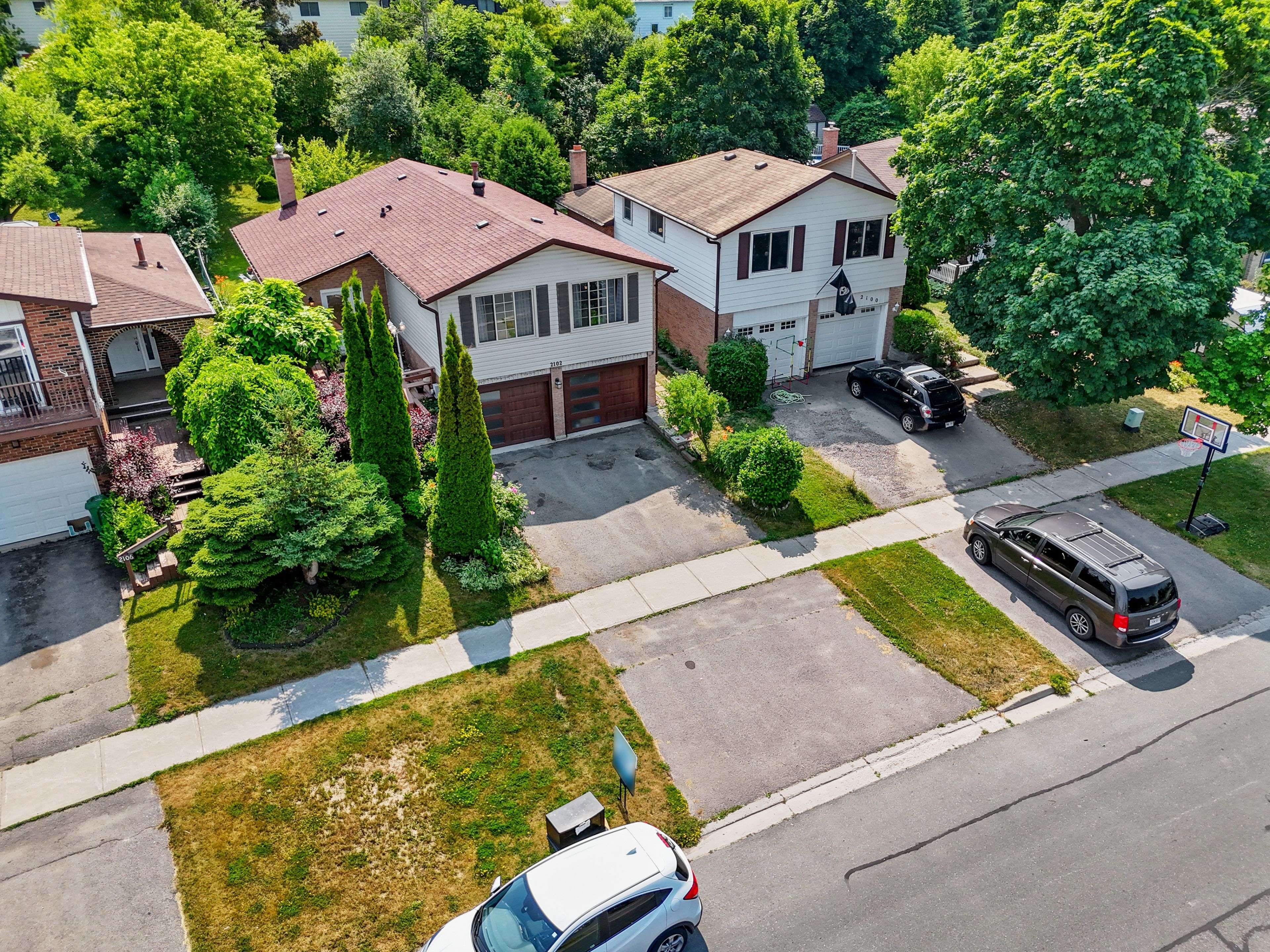 Peterborough East, ON K9L 1S1,2102 Walker AVE
