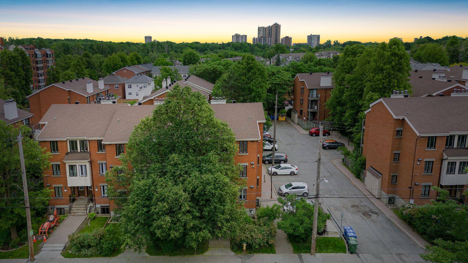 Manor Park - Cardinal Glen And Area, ON K1K 0C3,1094 Blasdell AVE