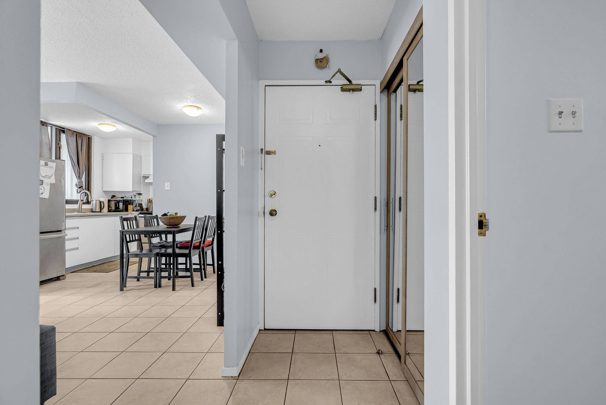 Ottawa Centre, ON K1R 7W8,200 Bay ST #202