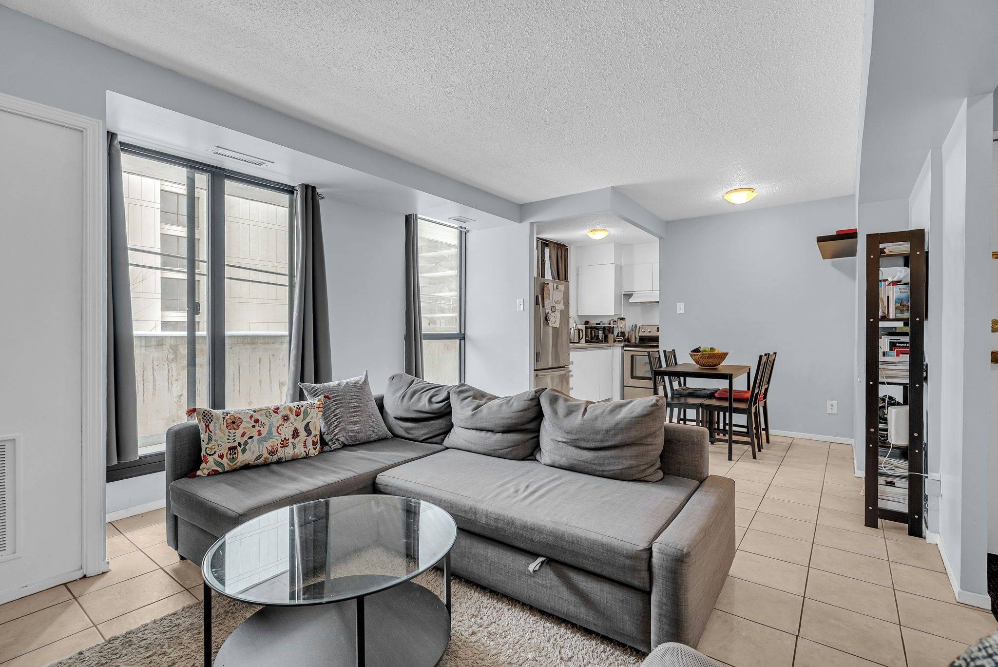 Ottawa Centre, ON K1R 7W8,200 Bay ST #202