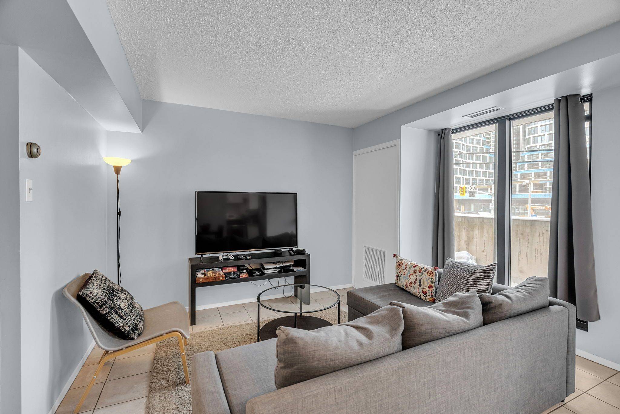 Ottawa Centre, ON K1R 7W8,200 Bay ST #202
