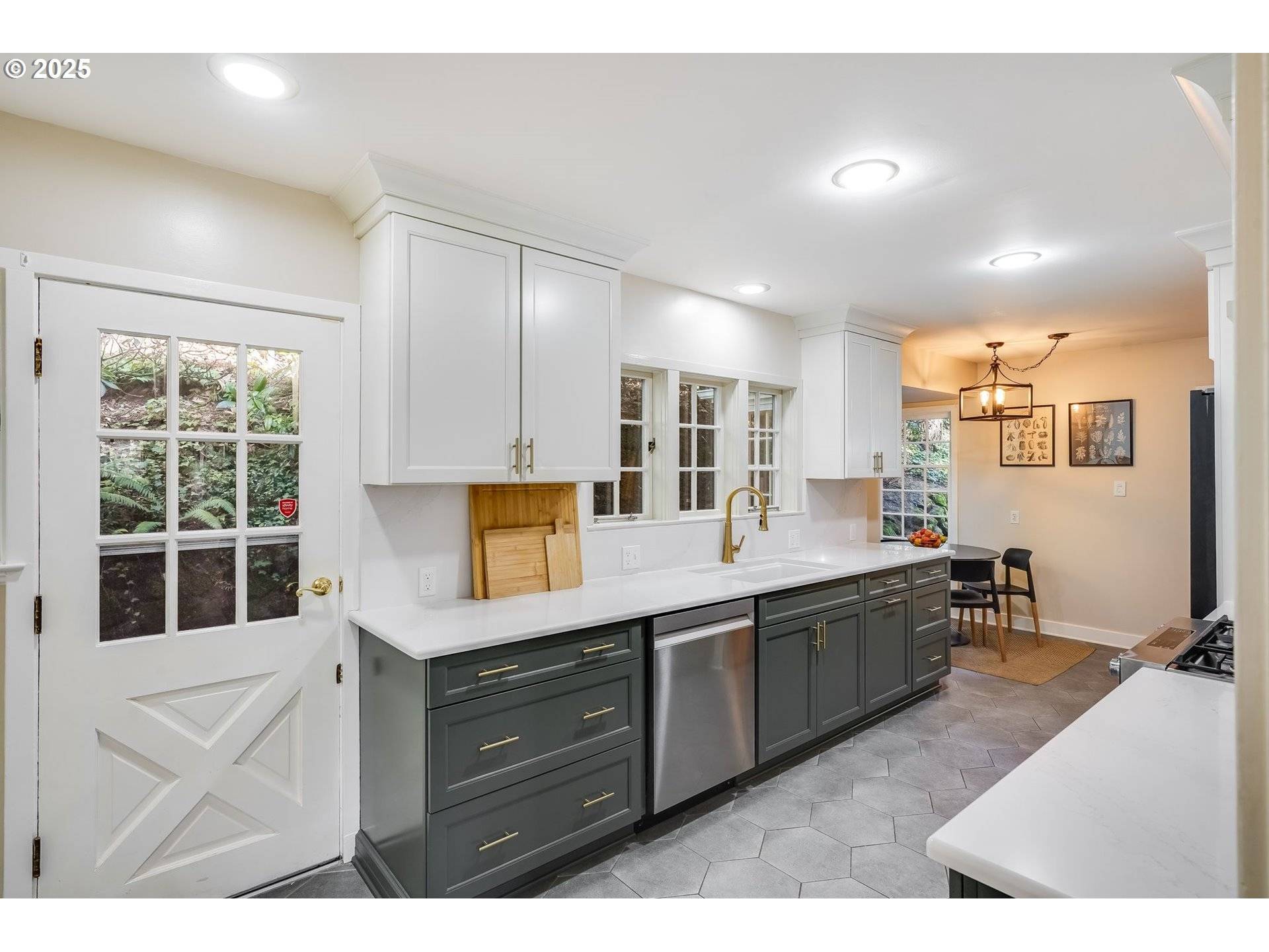 Portland, OR 97239,992 SW WESTWOOD DR