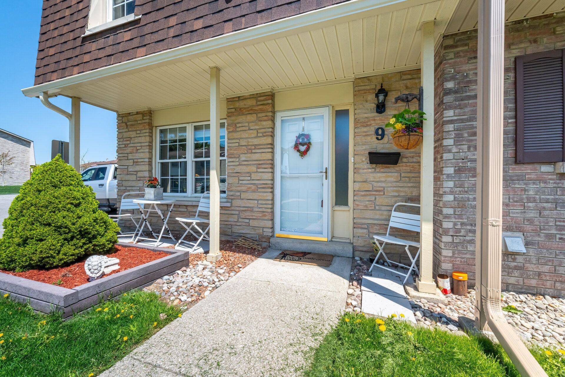Pickering, ON L1W 3B7,580 Eyer DR #9