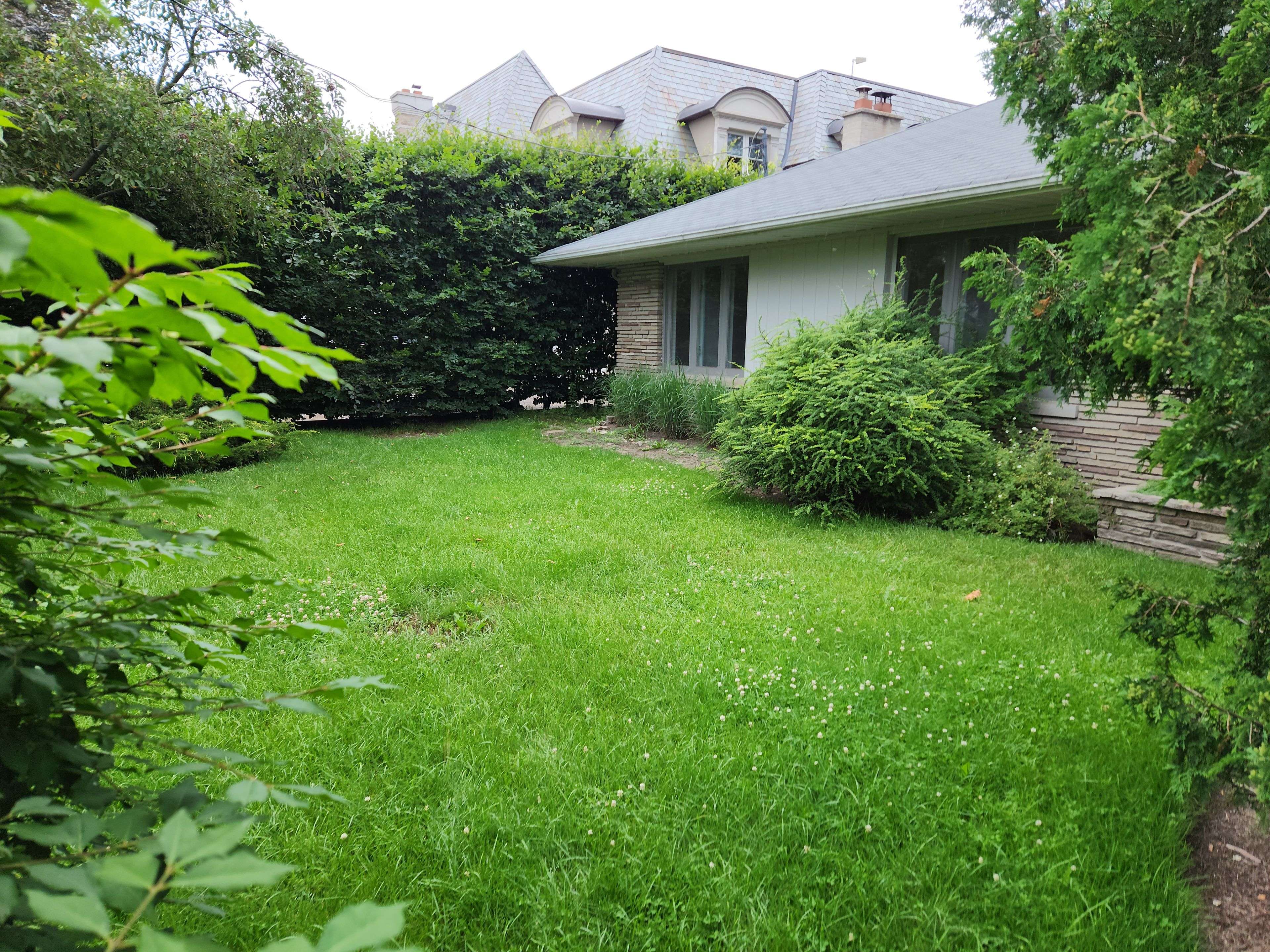 Toronto W08, ON M9A 4P4,11 Valecrest DR