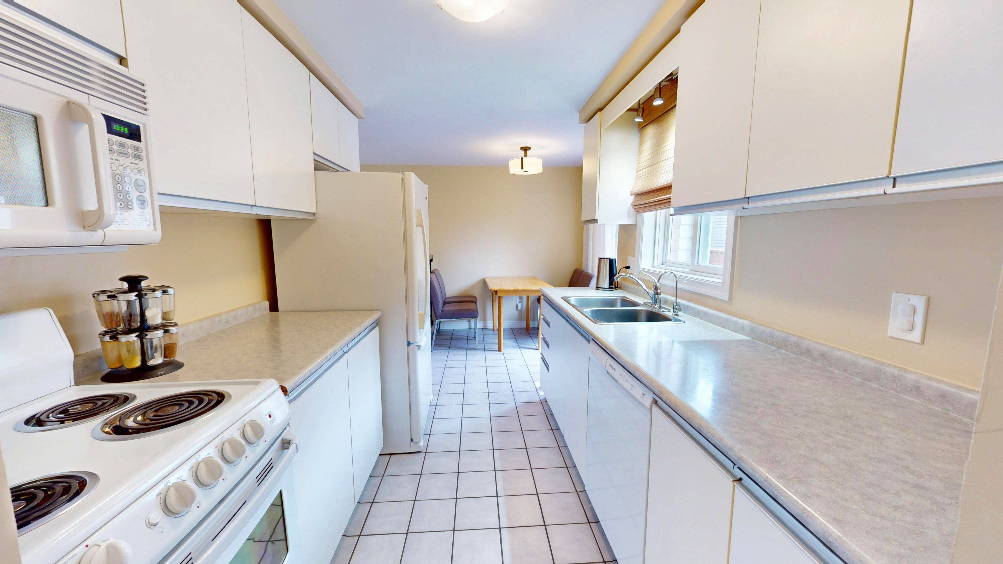 Kitchener, ON N2N 3E1,116 Oprington CT