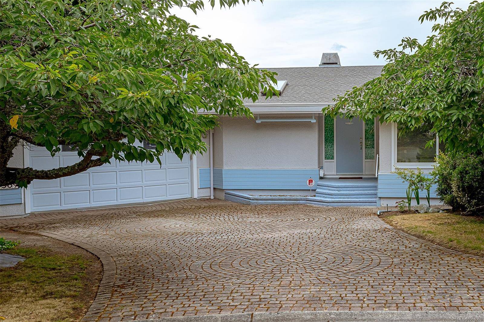 Saanich, BC V8Y 3A5,4569 Boulderwood Dr