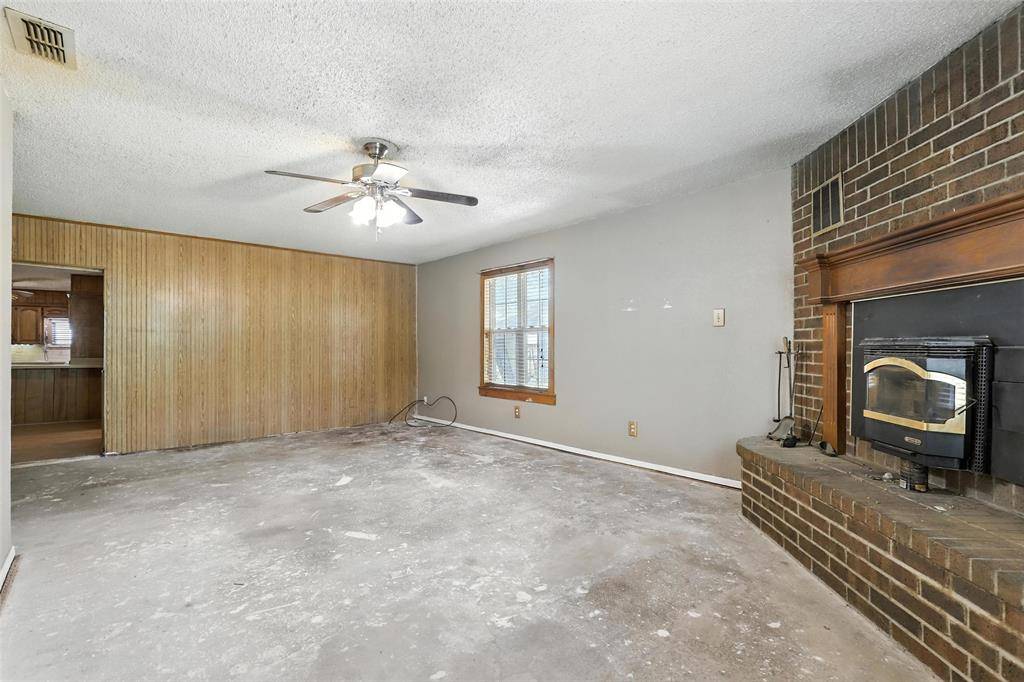 Weatherford, TX 76086,221 E 7th Street