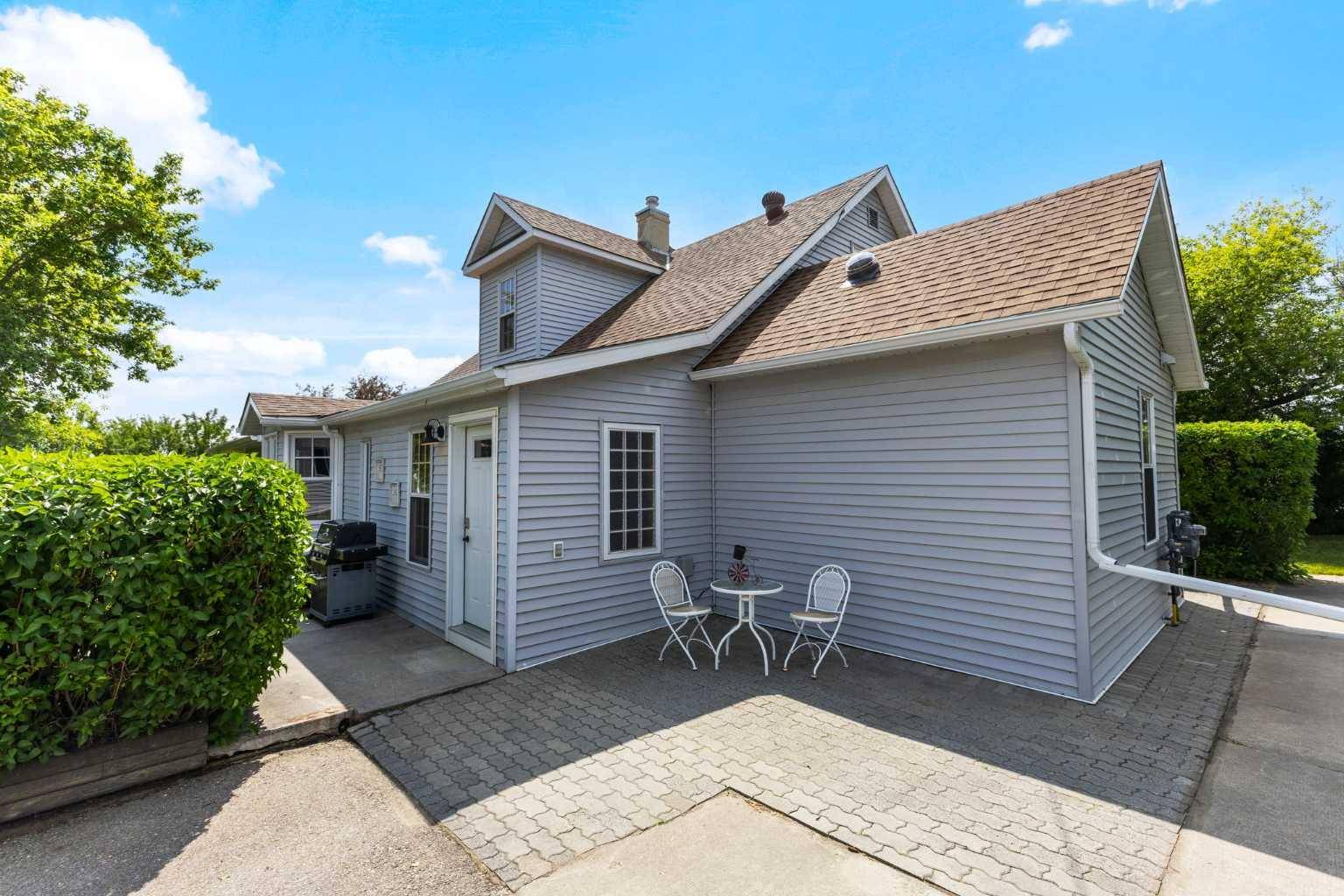 Standard, AB T0J 3G0,717 East Road