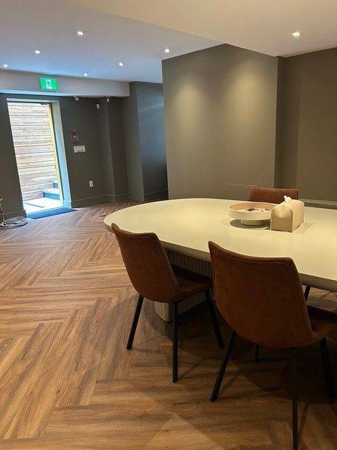 Toronto C02, ON M5R 1C1,111 Yorkville AVE #6