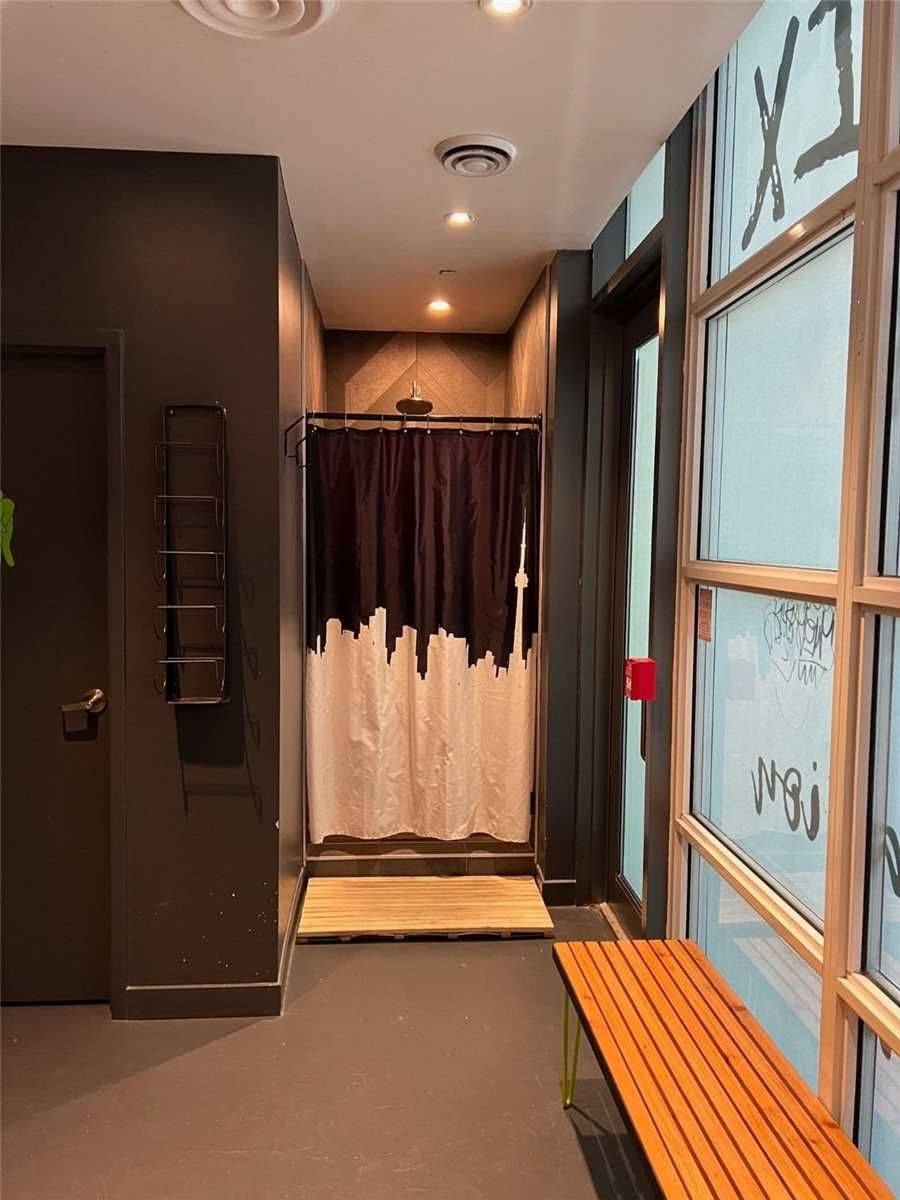 Toronto C01, ON M6J 1J4,1163 Queen ST W