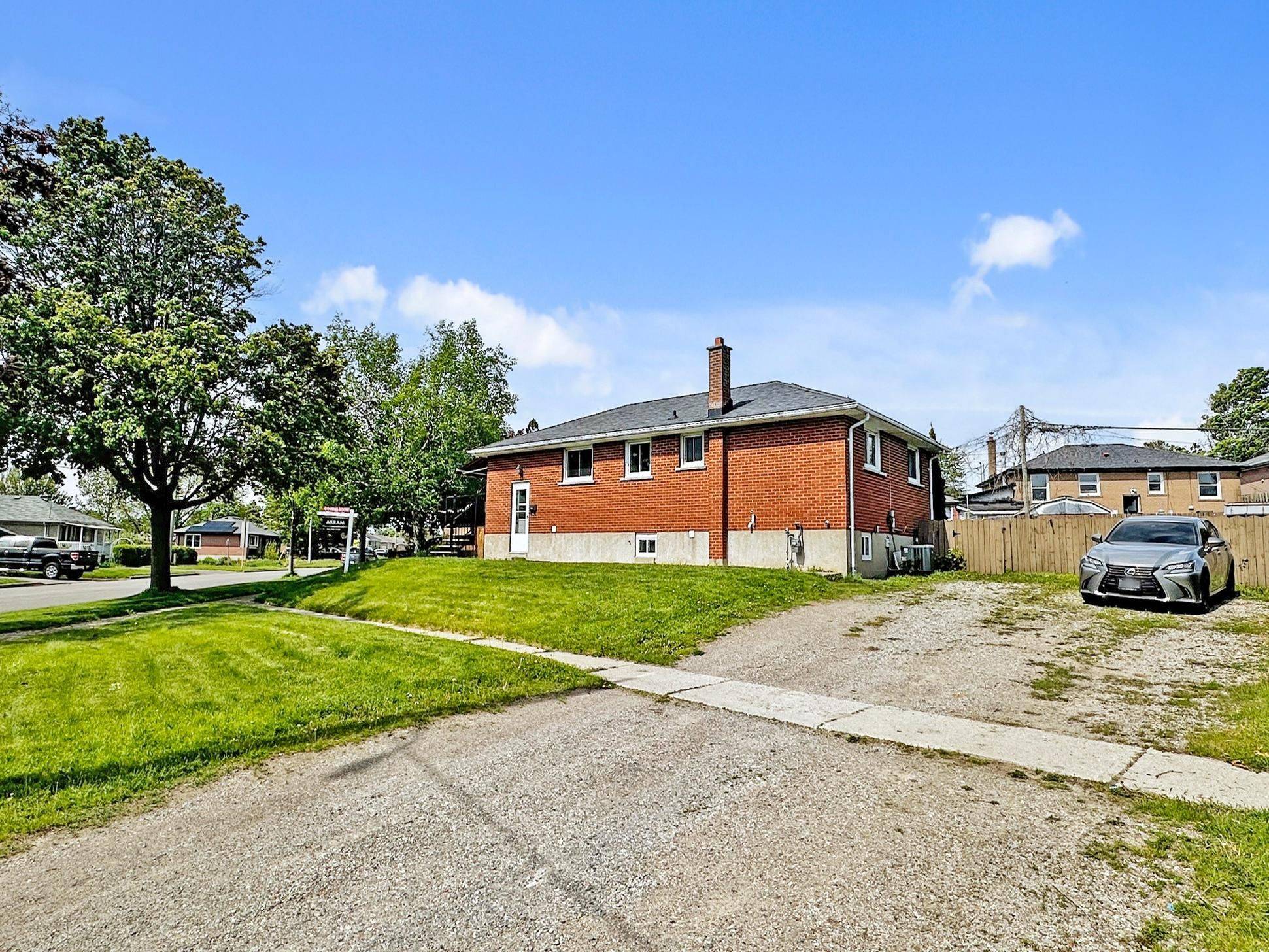 Oshawa, ON L1J 1H2,352 Phillip Murray AVE