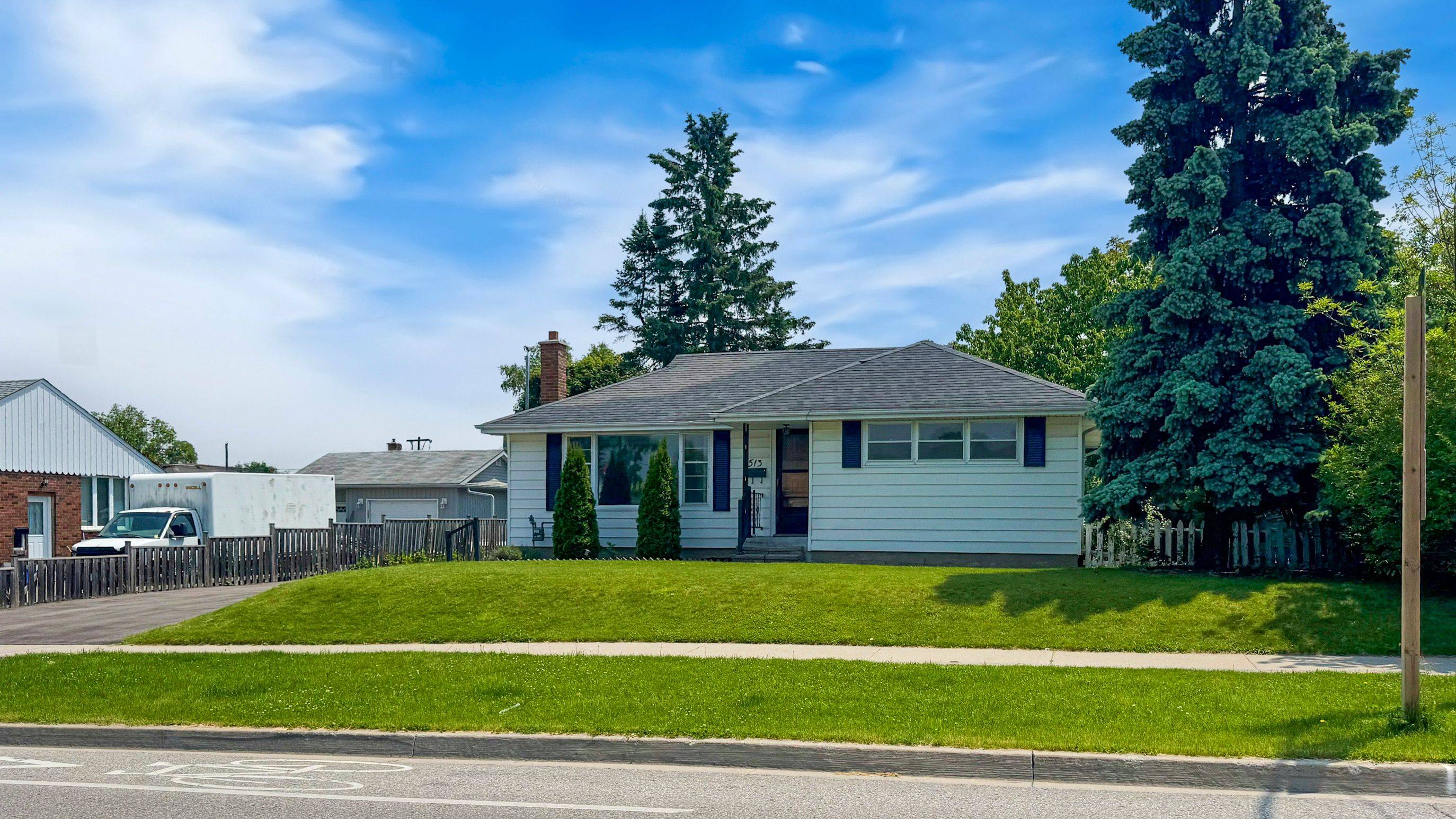 Oshawa, ON L1J 2Y8,2-513 Annapolis AVE