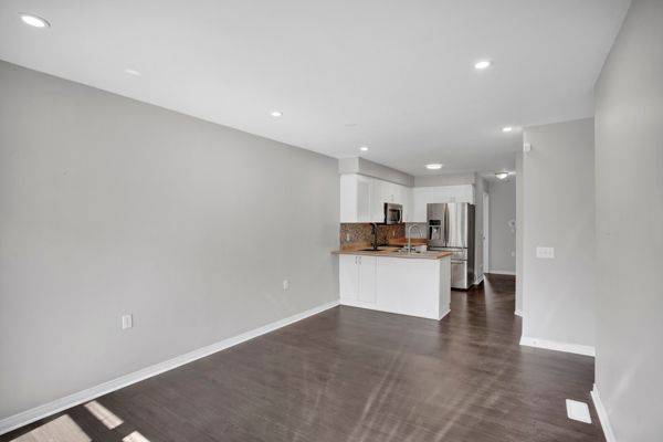 Oshawa, ON L1H 0B7,58 Avenue ST