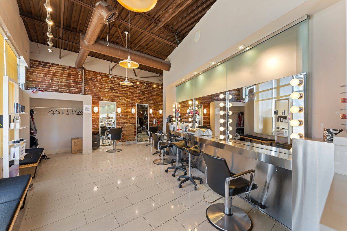 Vaughan, ON L4J 8L7,531 Atkinson Ave AVE #4-5