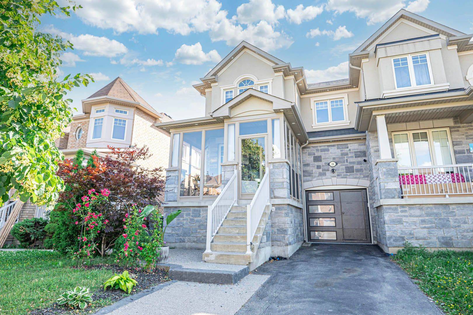 Brampton, ON L6Y 0V8,18 Merrickville WAY
