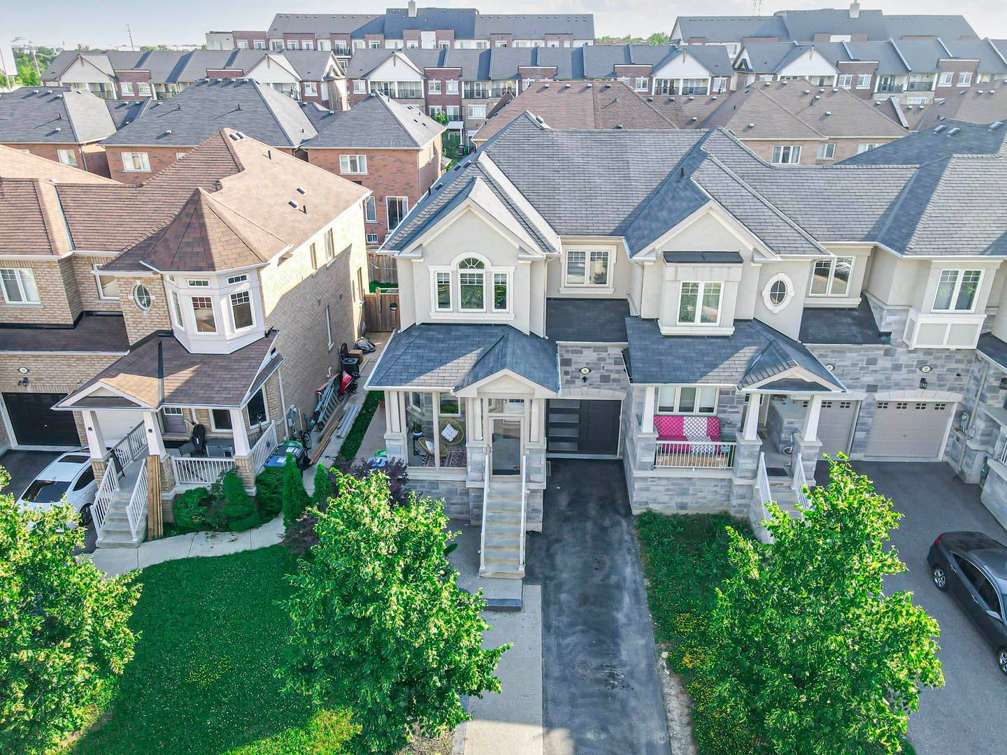Brampton, ON L6Y 0V8,18 Merrickville WAY