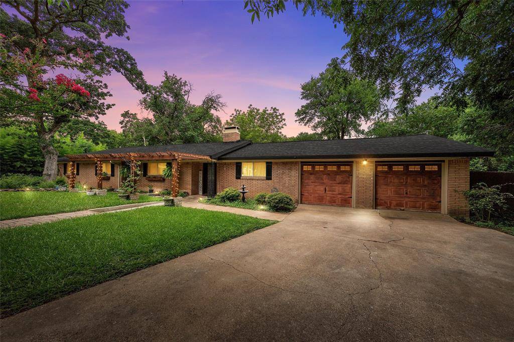 Woodway, TX 76712,830 Arliss Drive