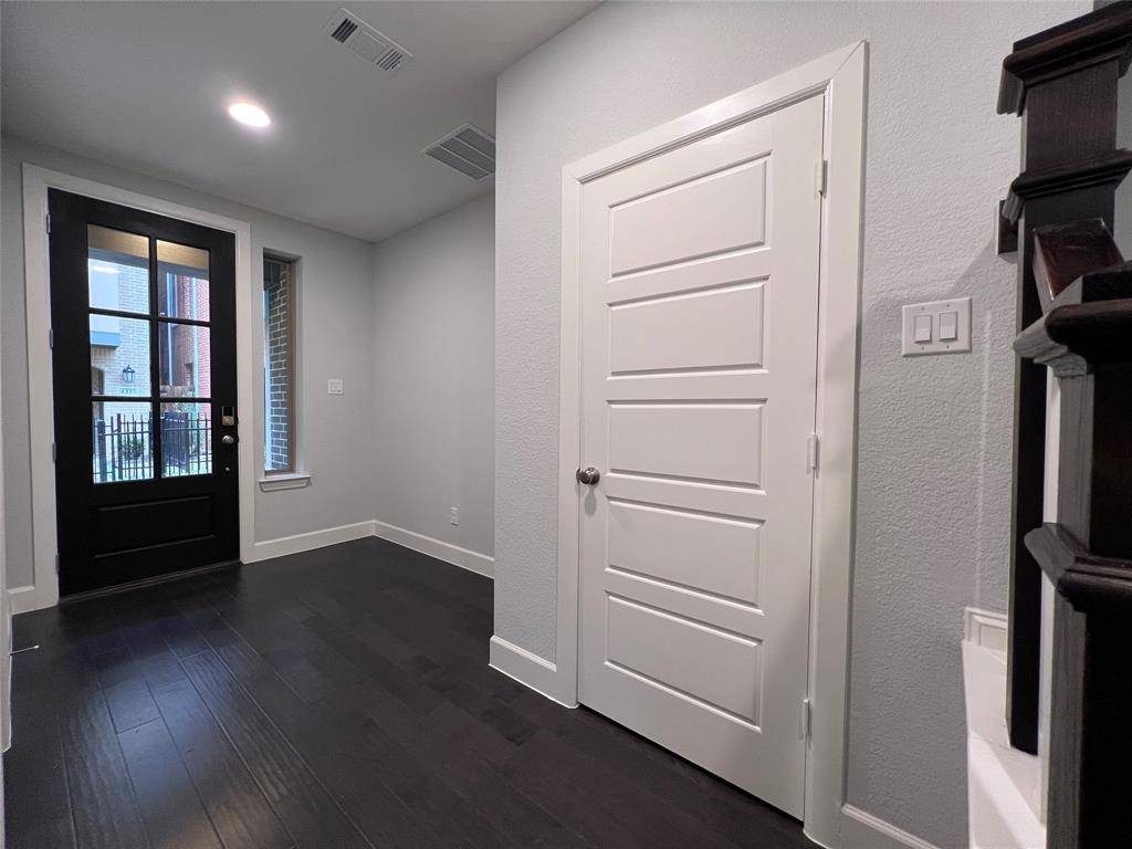 Dallas, TX 75215,1338 Branchwood Place