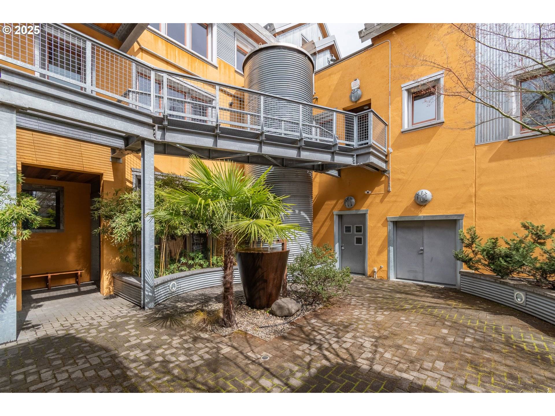 Eugene, OR 97401,321 Mill ST #3
