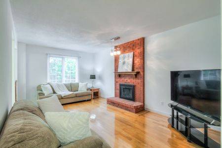 Whitby, ON L1R 1V2,5 Braebrook DR