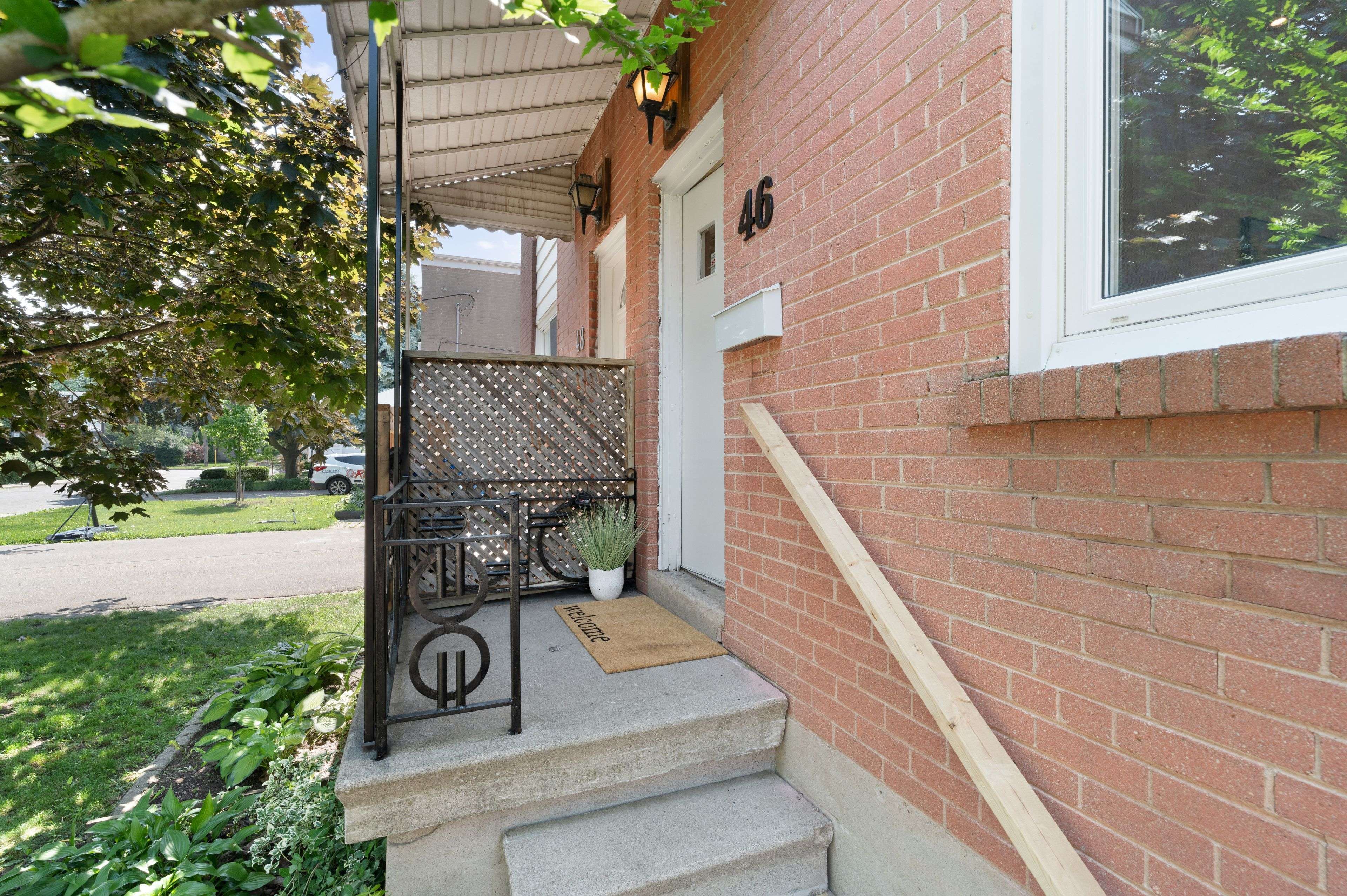 Toronto W02, ON M6S 2N5,46 Van Stassen BLVD