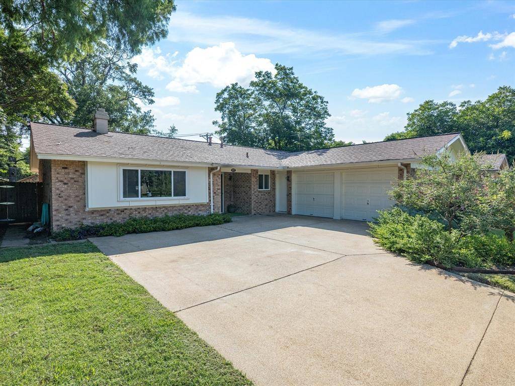 Arlington, TX 76013,3207 Lynnwood Drive