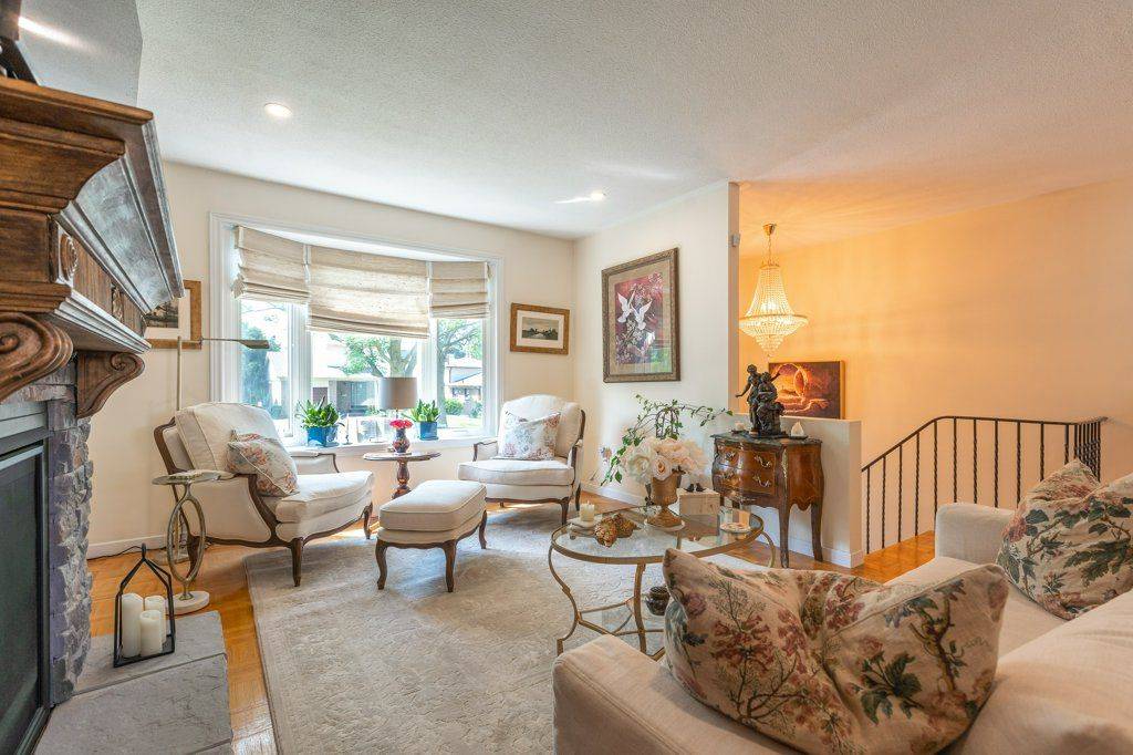Toronto C15, ON M2H 2G1,142 Aspenwood DR