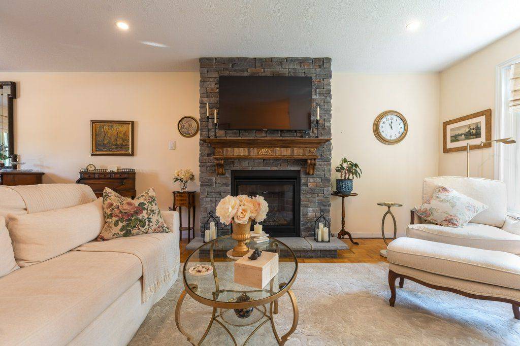 Toronto C15, ON M2H 2G1,142 Aspenwood DR