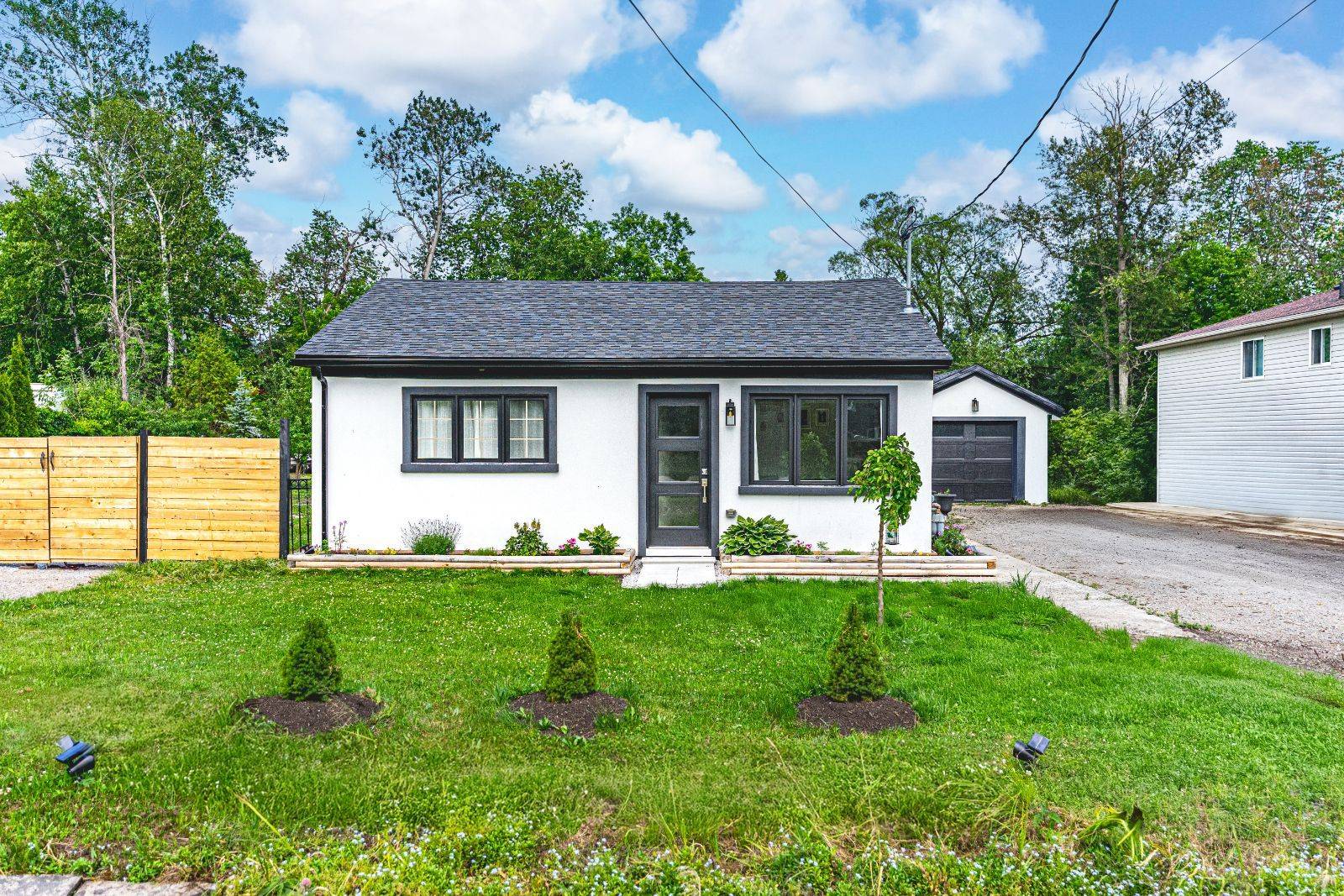 Innisfil, ON L0L 1W0,1011 Gilmore AVE