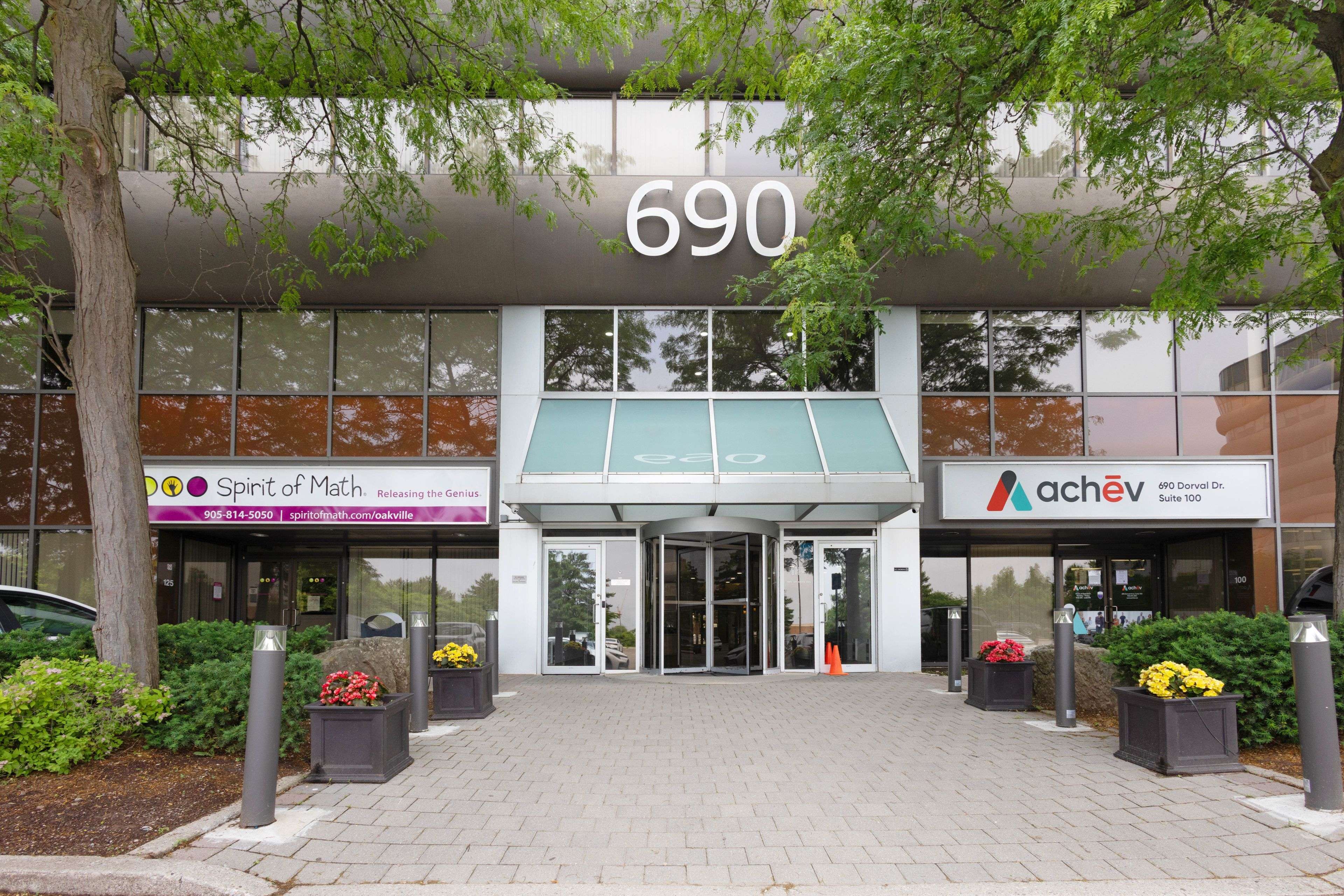 690 Dorval DR #500, Oakville, ON L6K 3V7